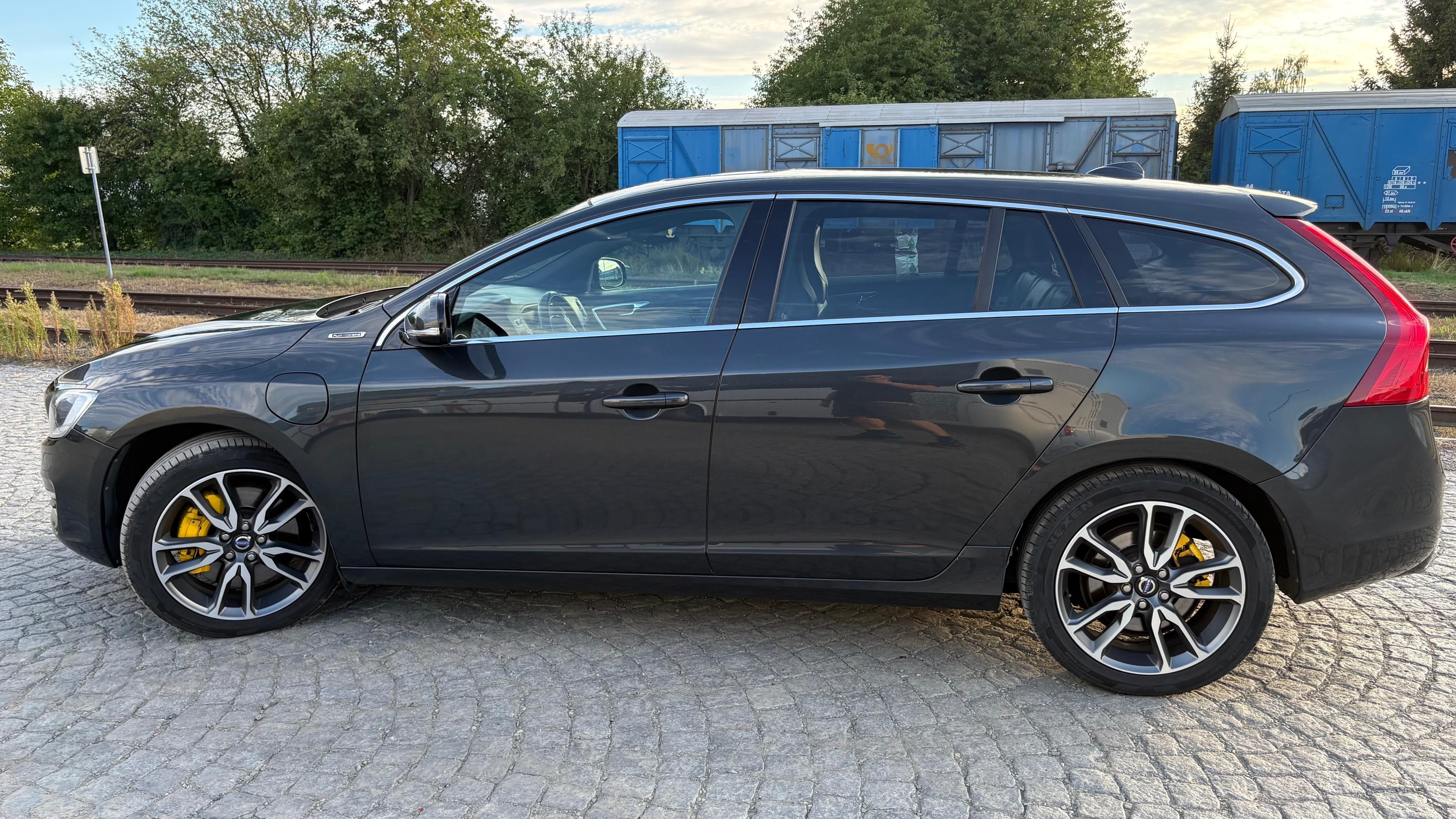 Volvo V60, Volvo V60 D6 PHEV - fotka 6