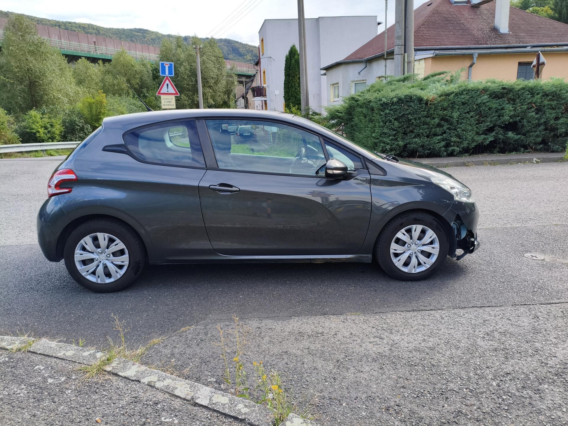 Peugeot 208, 1,6 eHDI 68Kw - fotka 5