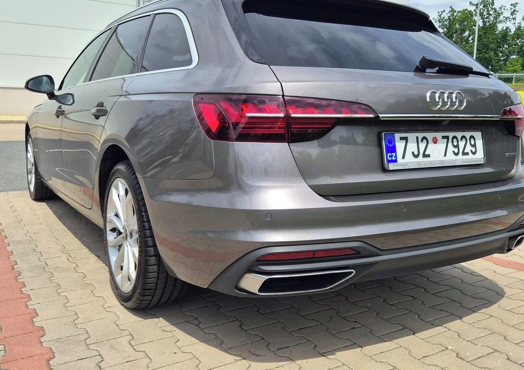 Audi A4 Avant, 40 TDI quattro Stronic Sline - fotka 3