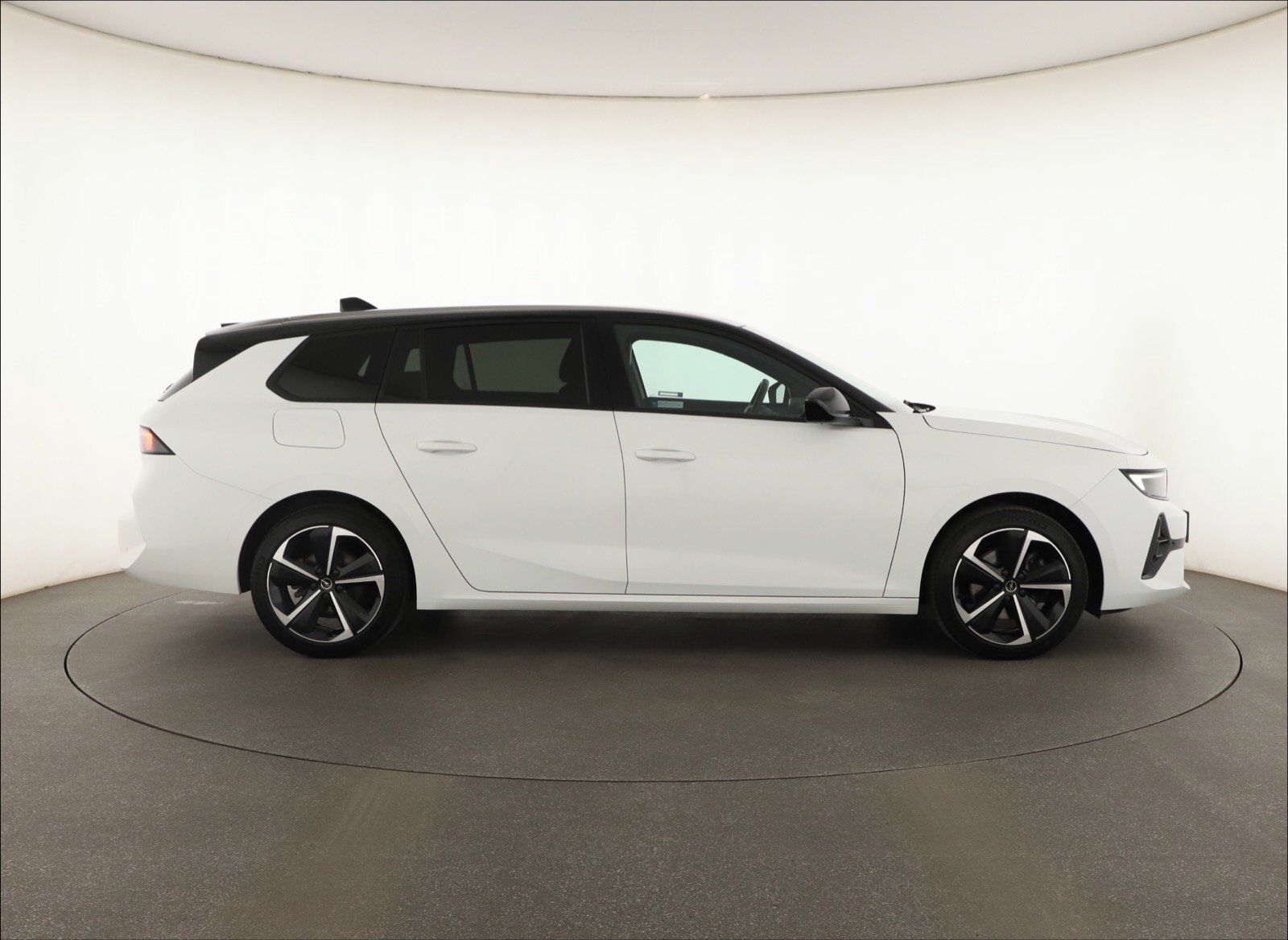 Opel Astra, 1.2 Turbo, GS-Line, ČR,1.maj - fotka 6