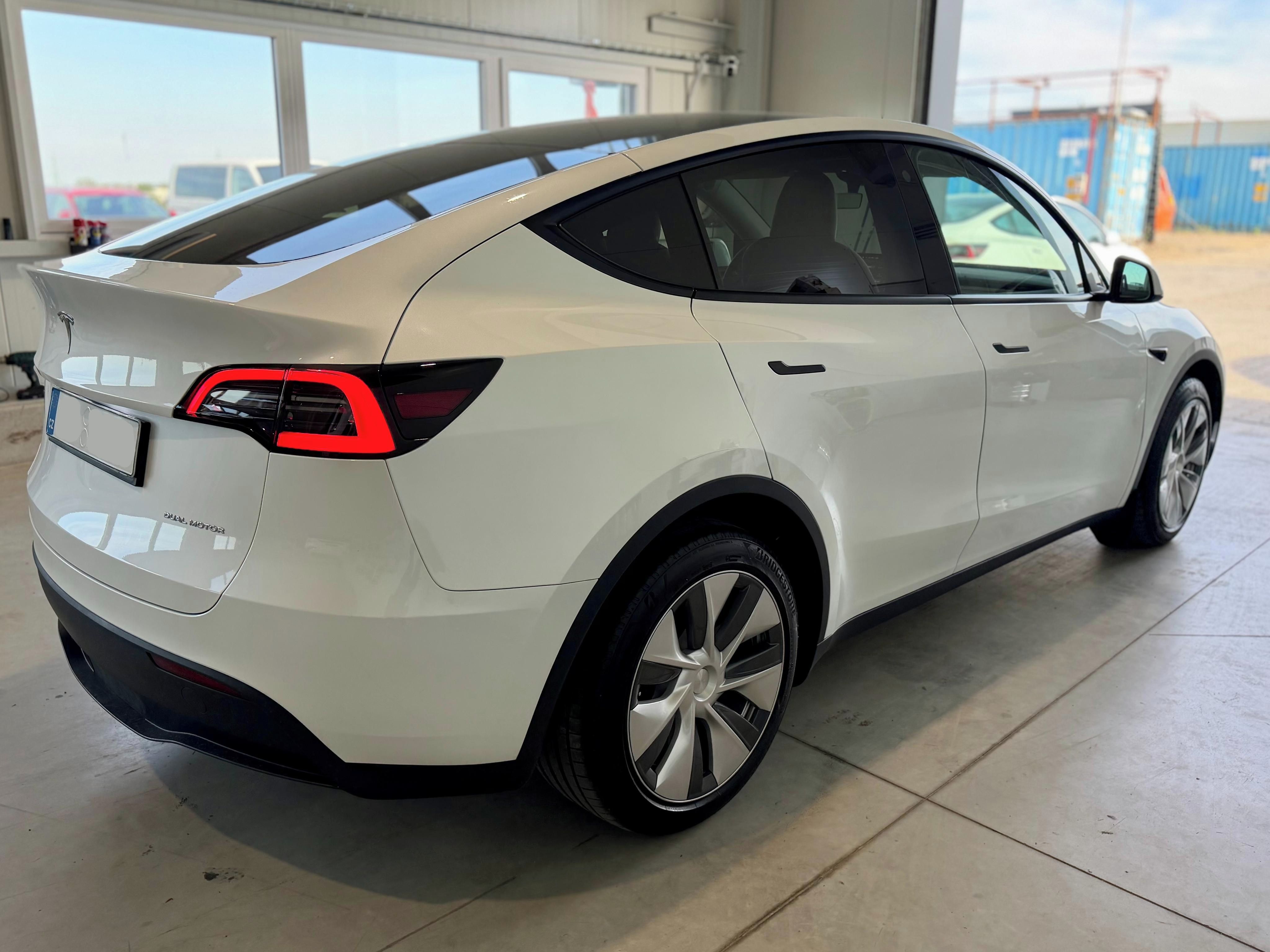Tesla Model Y, LONG RANGE AWD 51tkm TAŽNÉ DPH - fotka 3