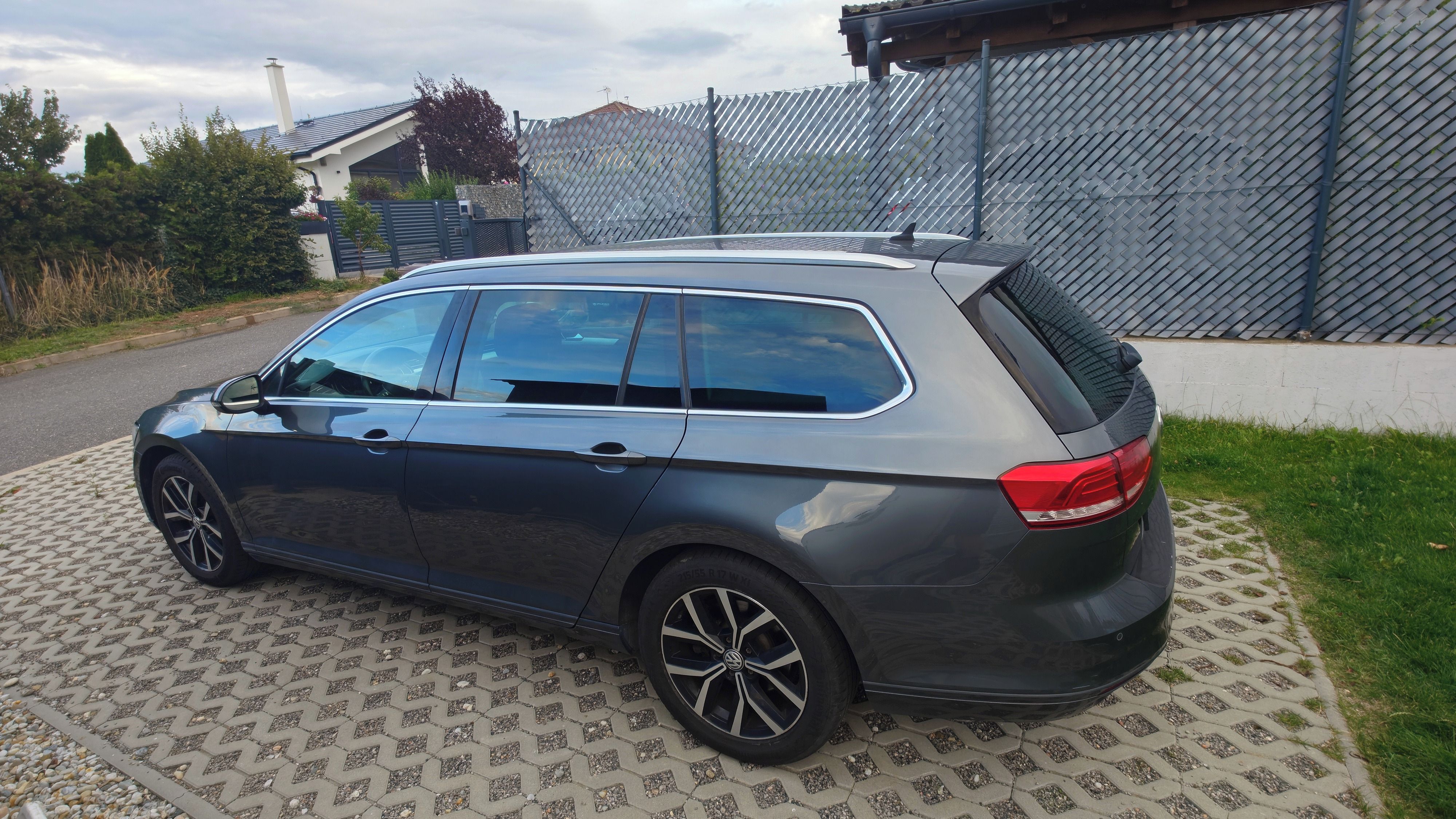 Volkswagen Passat, Comfortline 2.0 TDI 110 kW - fotka 4