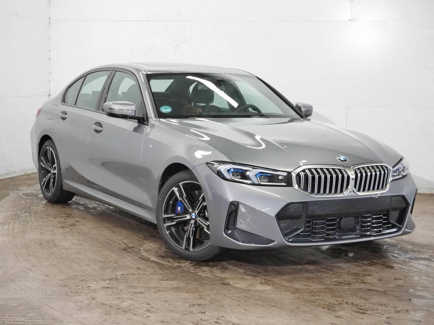 BMW Řada 3, 330i xDrive Tažné Nezávislé - fotka 2