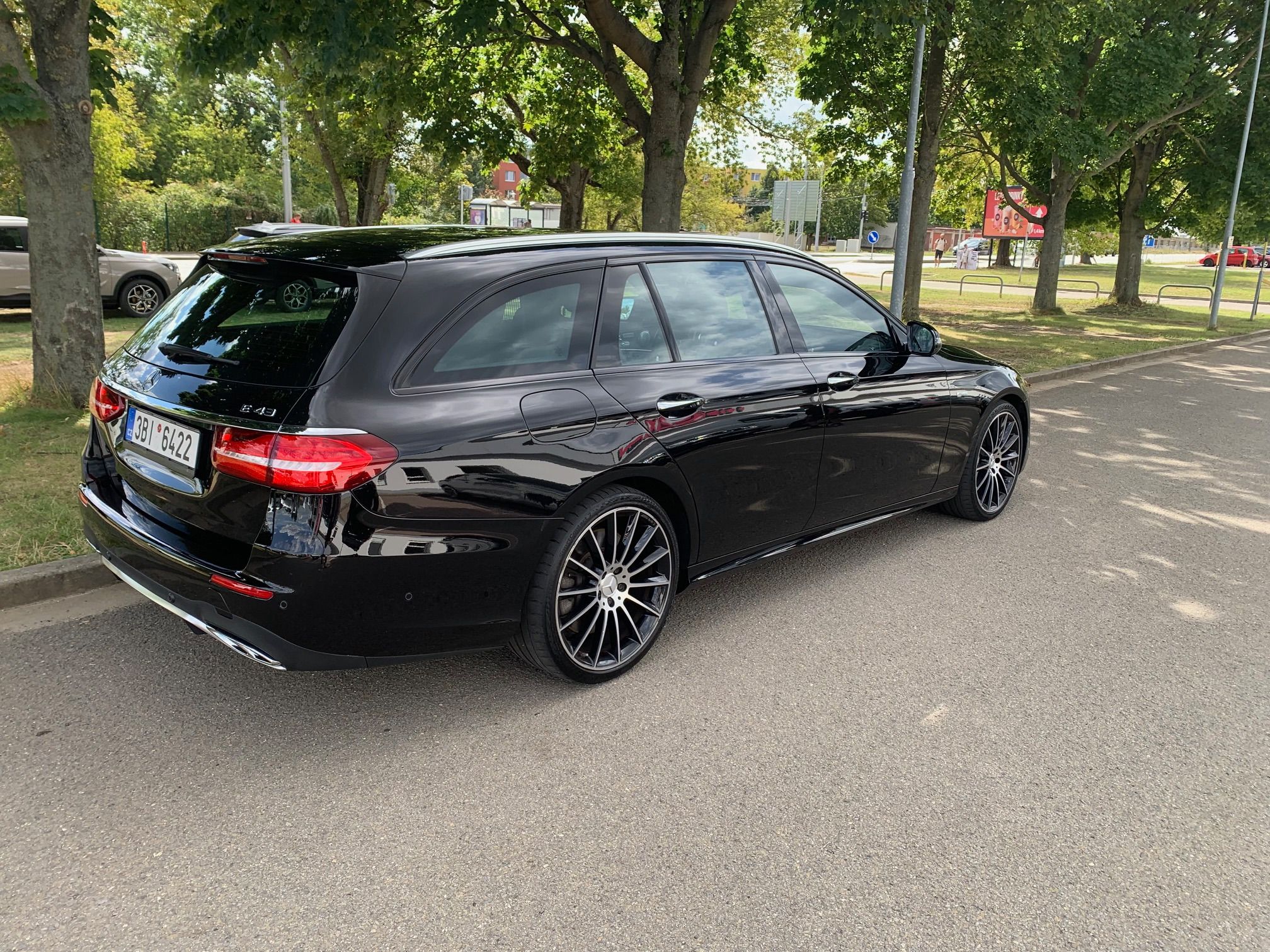 Mercedes-Benz Třídy E, AMG E 43 4MATIC - fotka 4