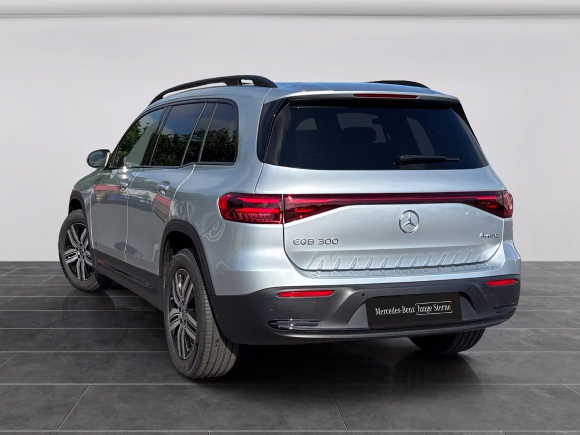 Mercedes-Benz EQB, 300 4M 7míst Pano Distro Kam - fotka 4