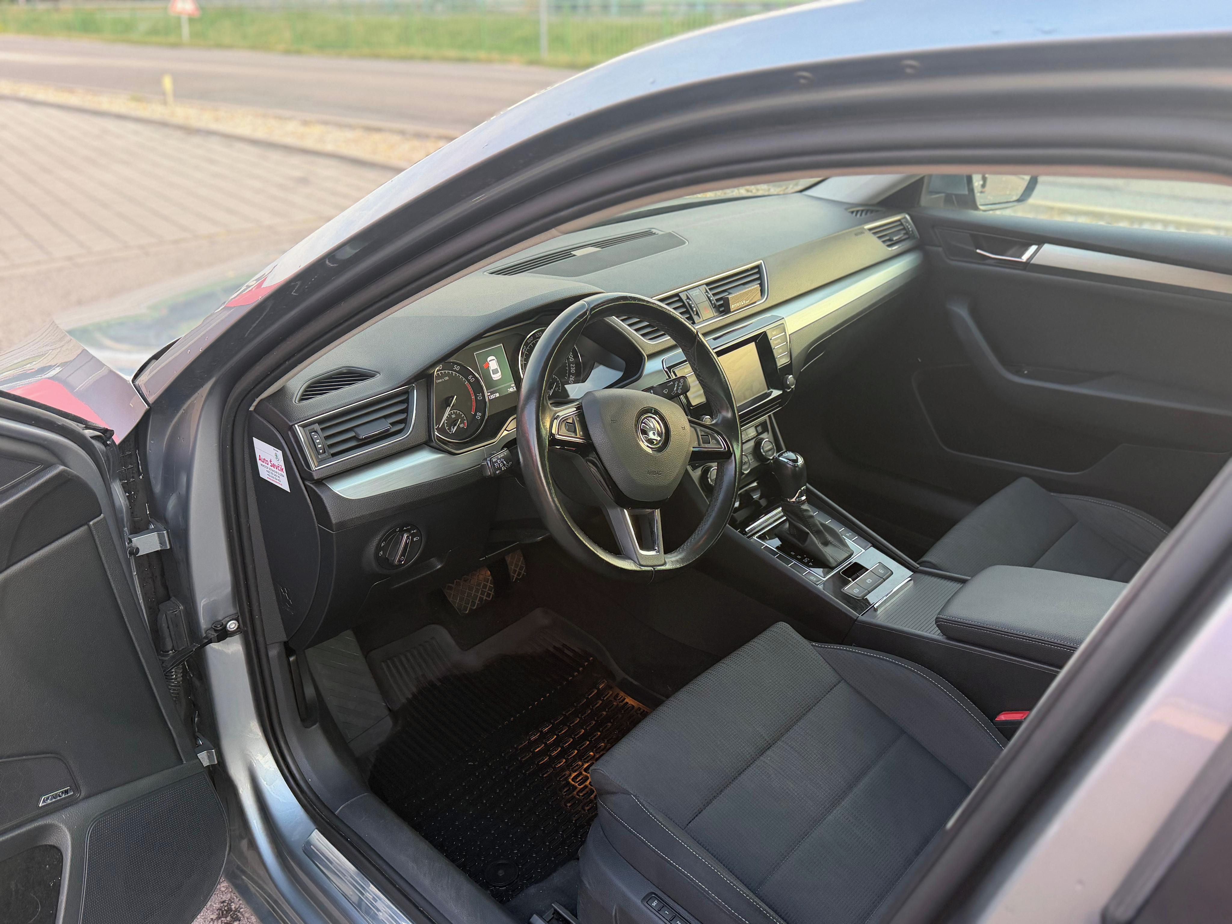 Škoda Superb, DSG, 132 Kw, druhý majitel - fotka 6