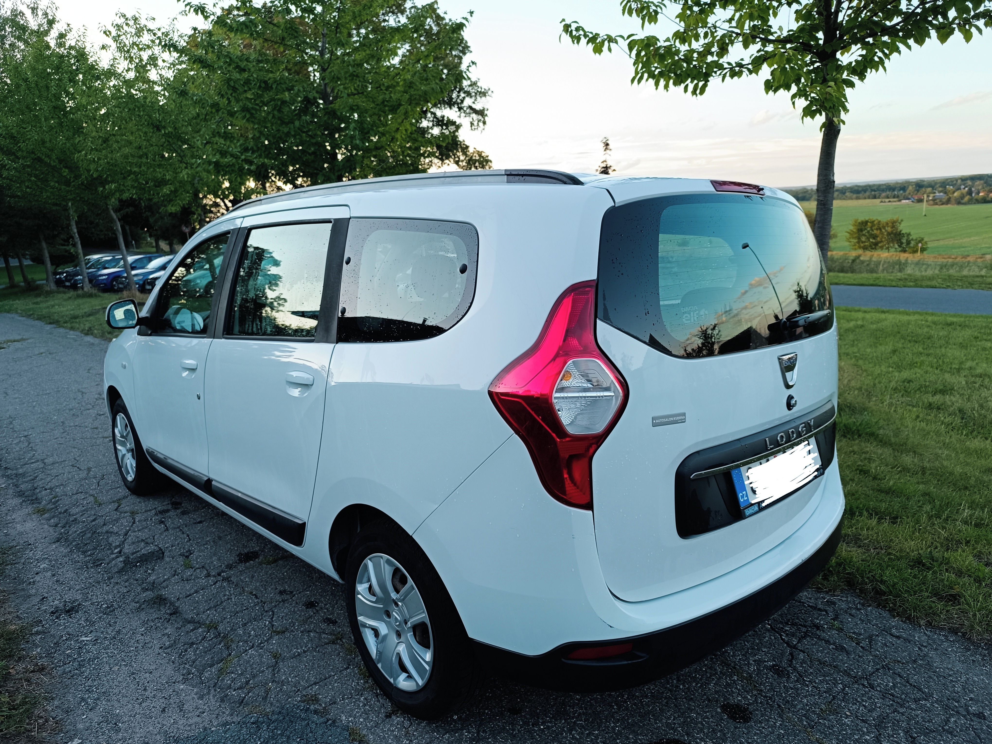 Dacia Lodgy, 1,6i 75kW, 7míst, 1.maj, ČR - fotka 6