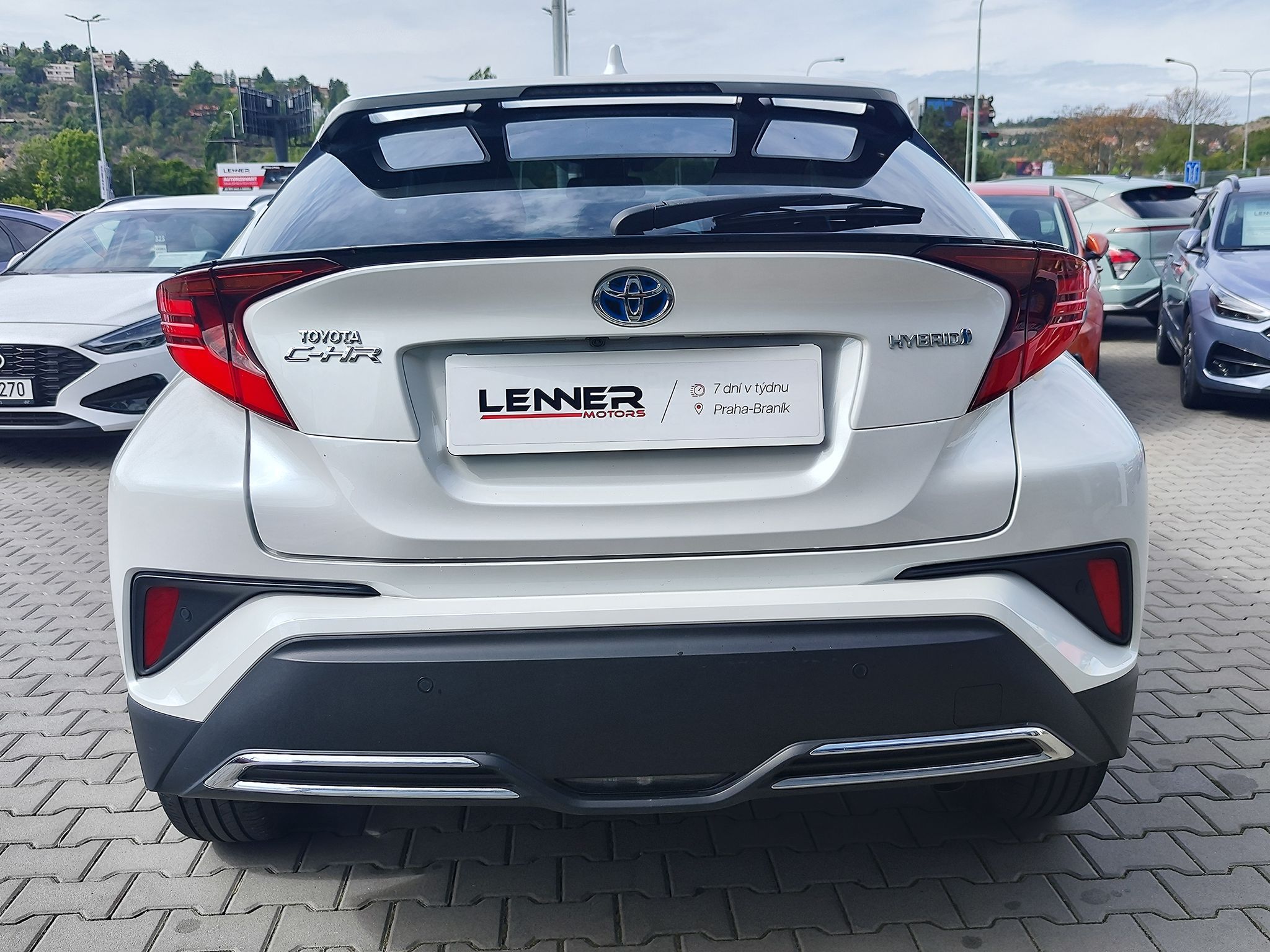 Toyota C-HR, 2.0 HEV/112kW Executive E-CVT - fotka 6