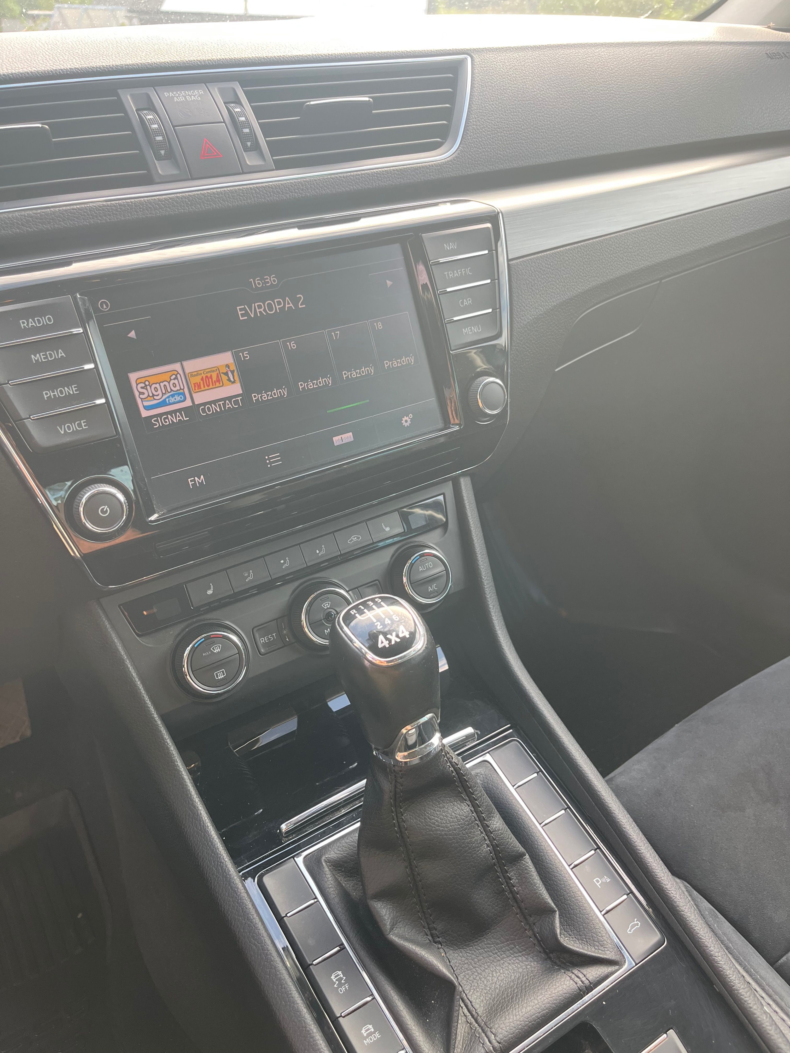 Škoda Superb, 2.0 TDI - fotka 5