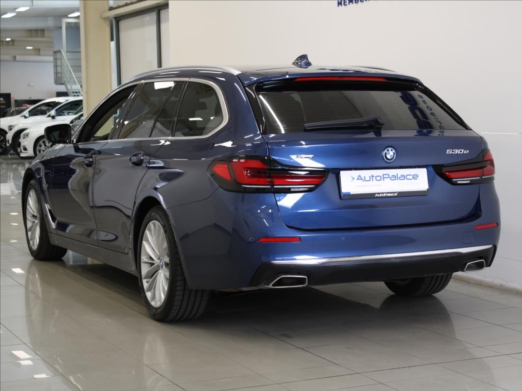 BMW Řada 5, 2,0 530e xDrive Luxury Pano.ČR - fotka 3