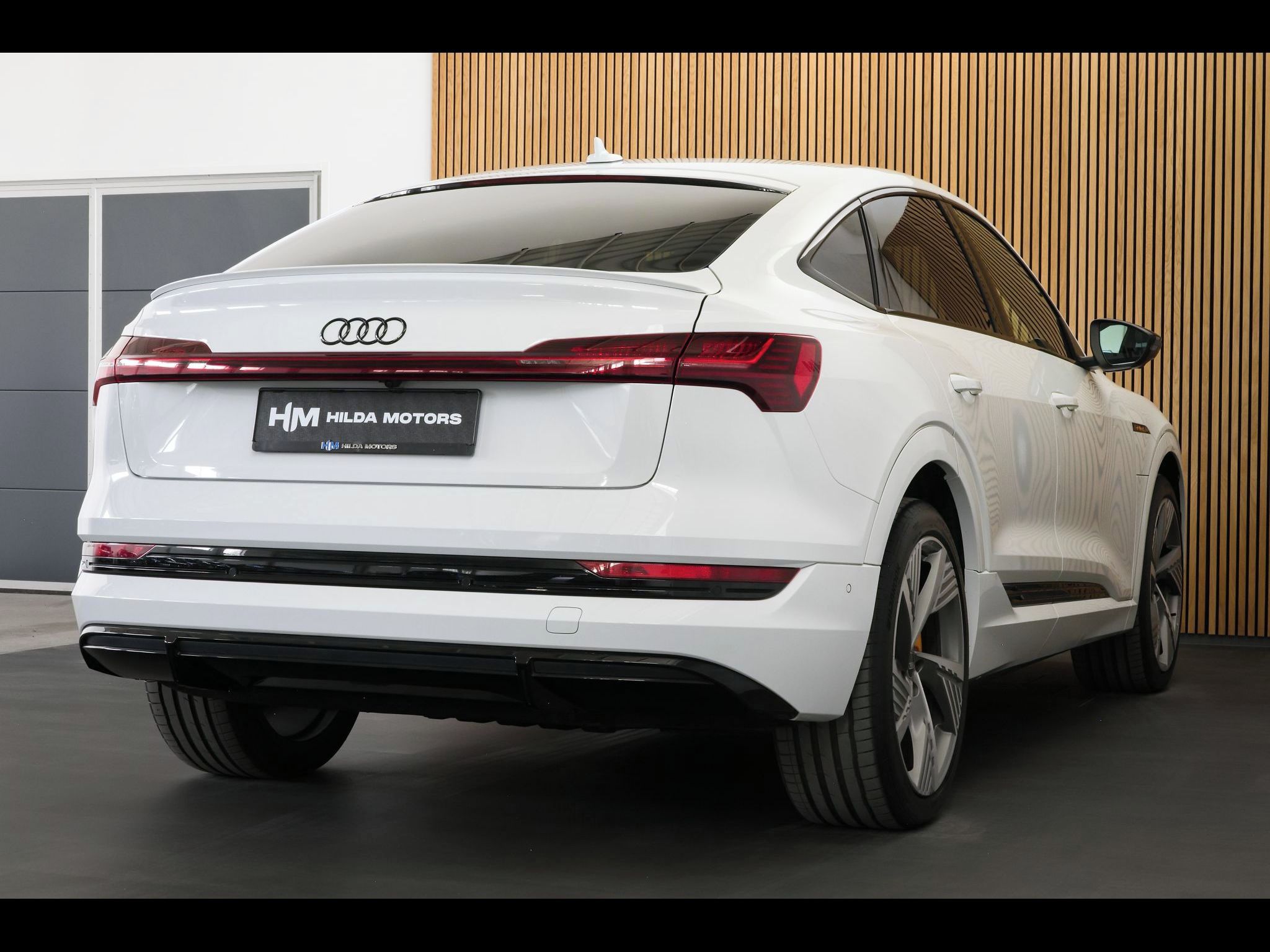 Audi e-tron, 55 300kW Sportback Black Edice - fotka 5