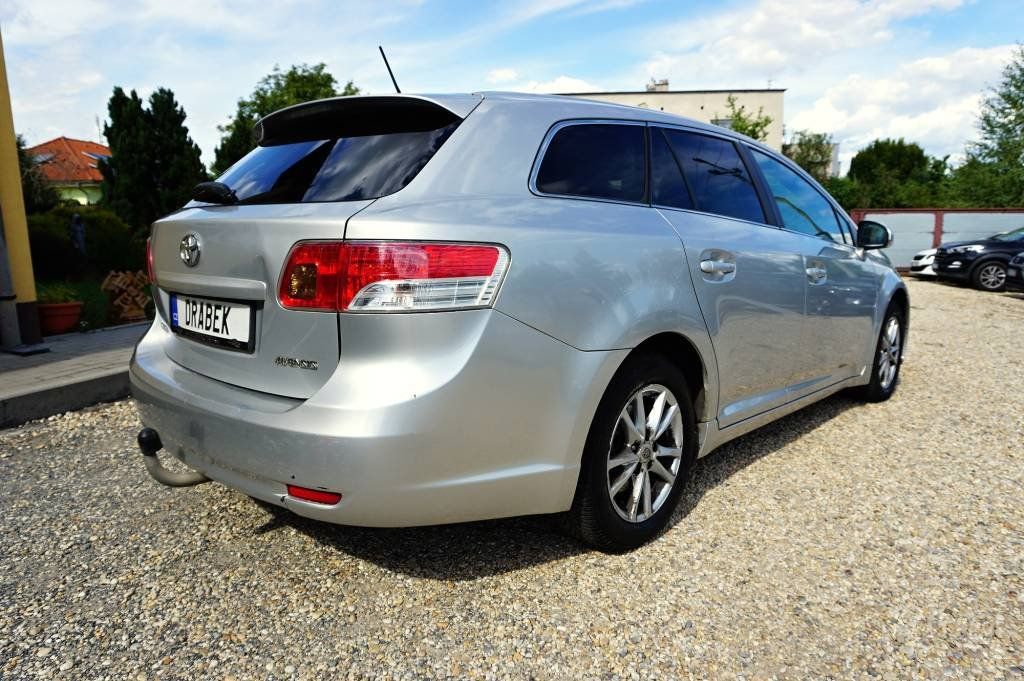 Toyota Avensis, 2,0 D-4D 93 kW - fotka 4