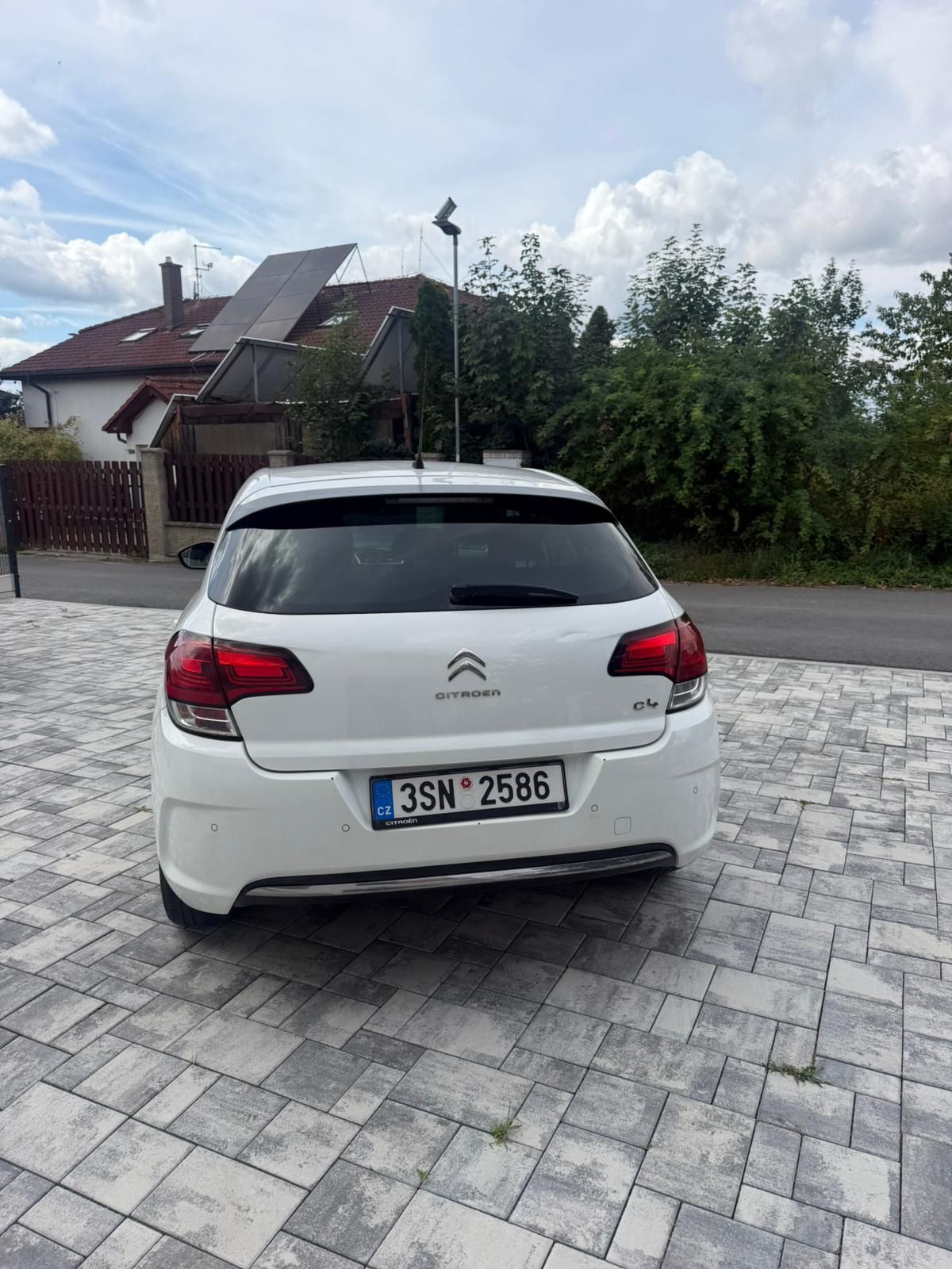 Citroën C4, 1.6 HDi 75 kW - fotka 3