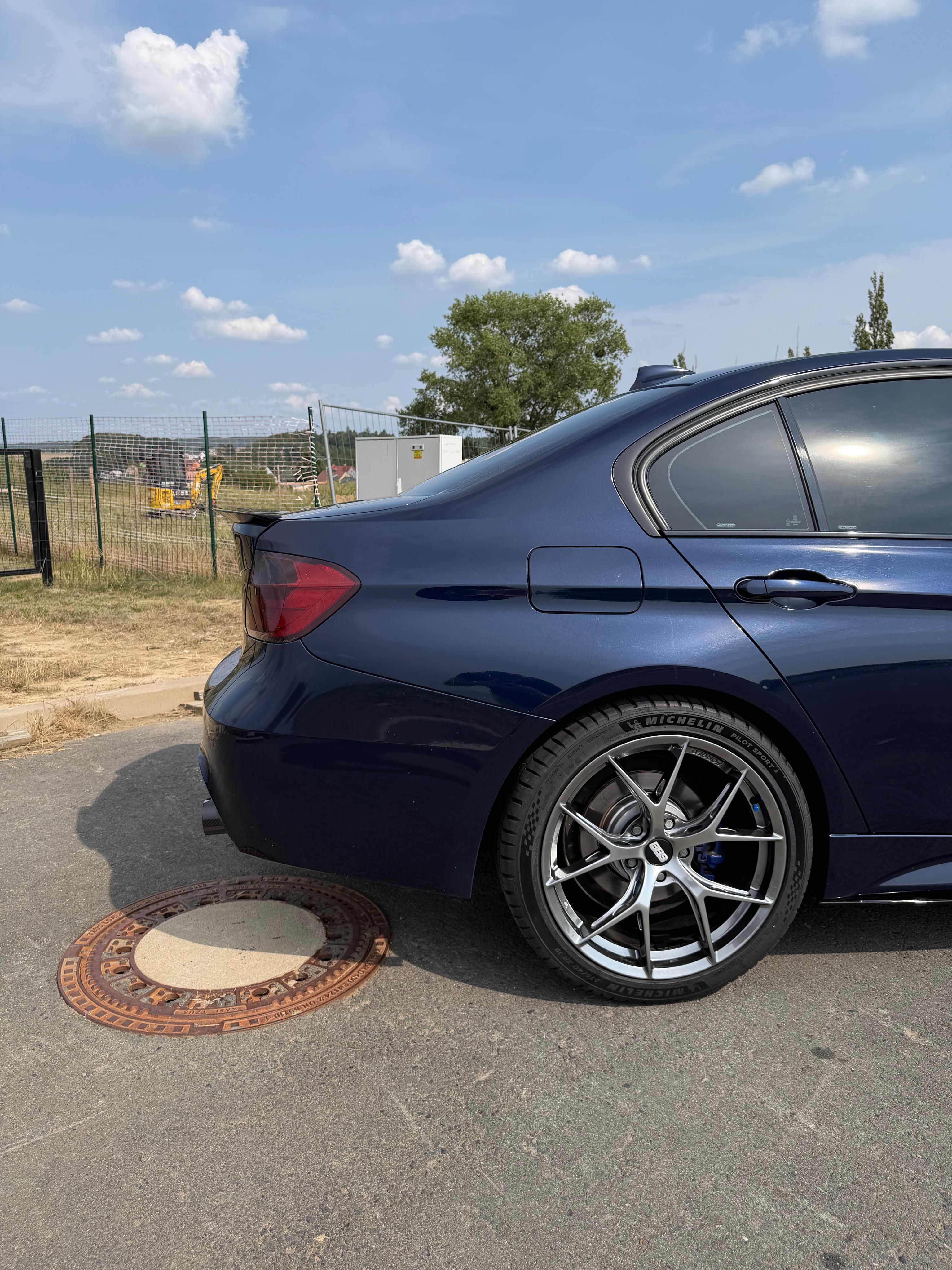 BMW Řada 3, BMW F30 328i M Paket | xDrive - fotka 4