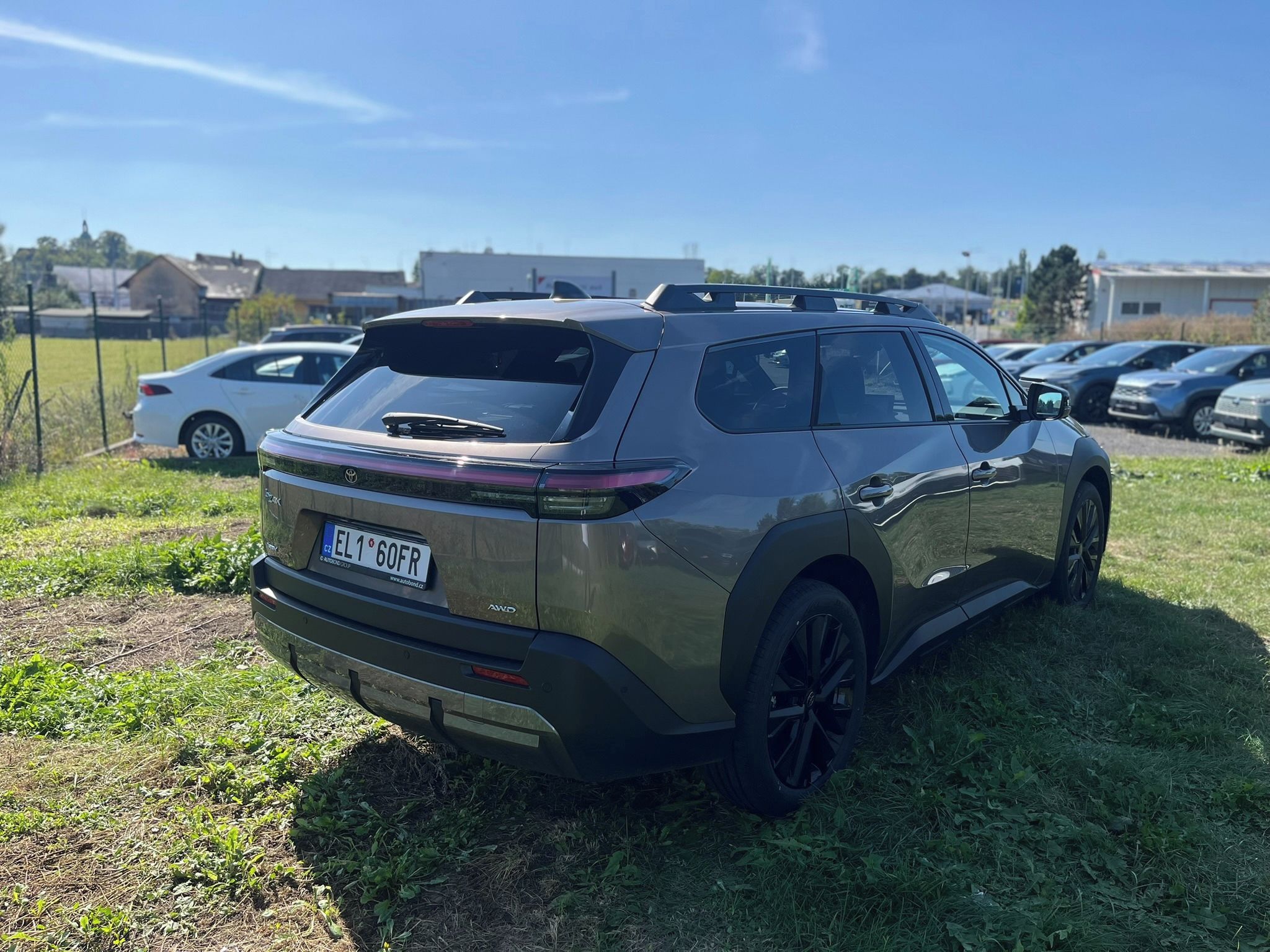 Toyota bZ4X, 380K BEV 74,7 kWh Executive - fotka 5