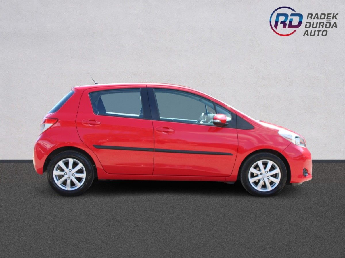Toyota Yaris, 1,3 VVT-i  NOVÉ V ČR,TAŽNÉ - fotka 4