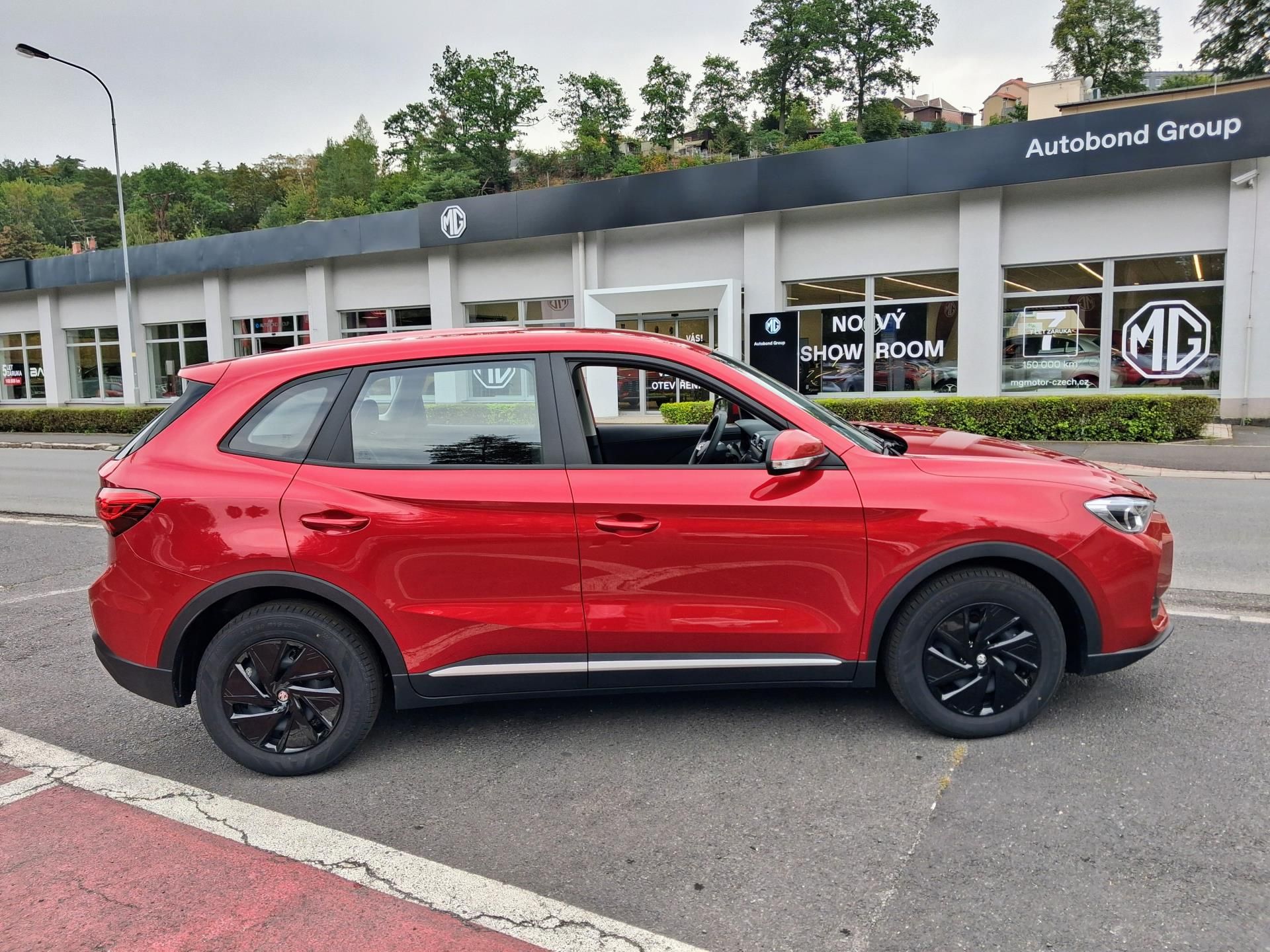 MG ZS, ESSENTIAL Hybrid+ 145kW 4×2 AT - fotka 4