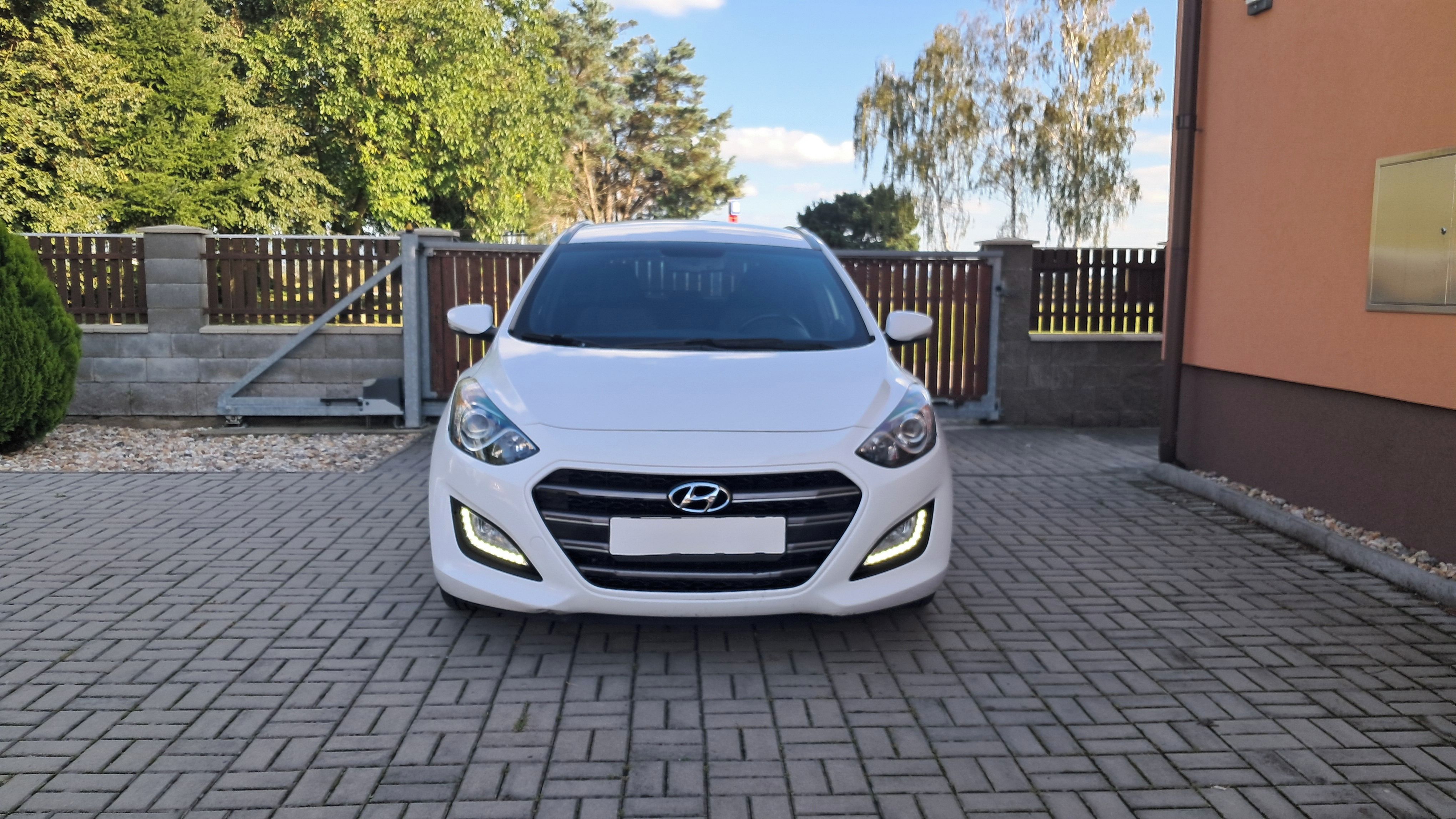 Hyundai i30, 1.6i / 99KW COMFORT 1.MAJ ČR - fotka 2