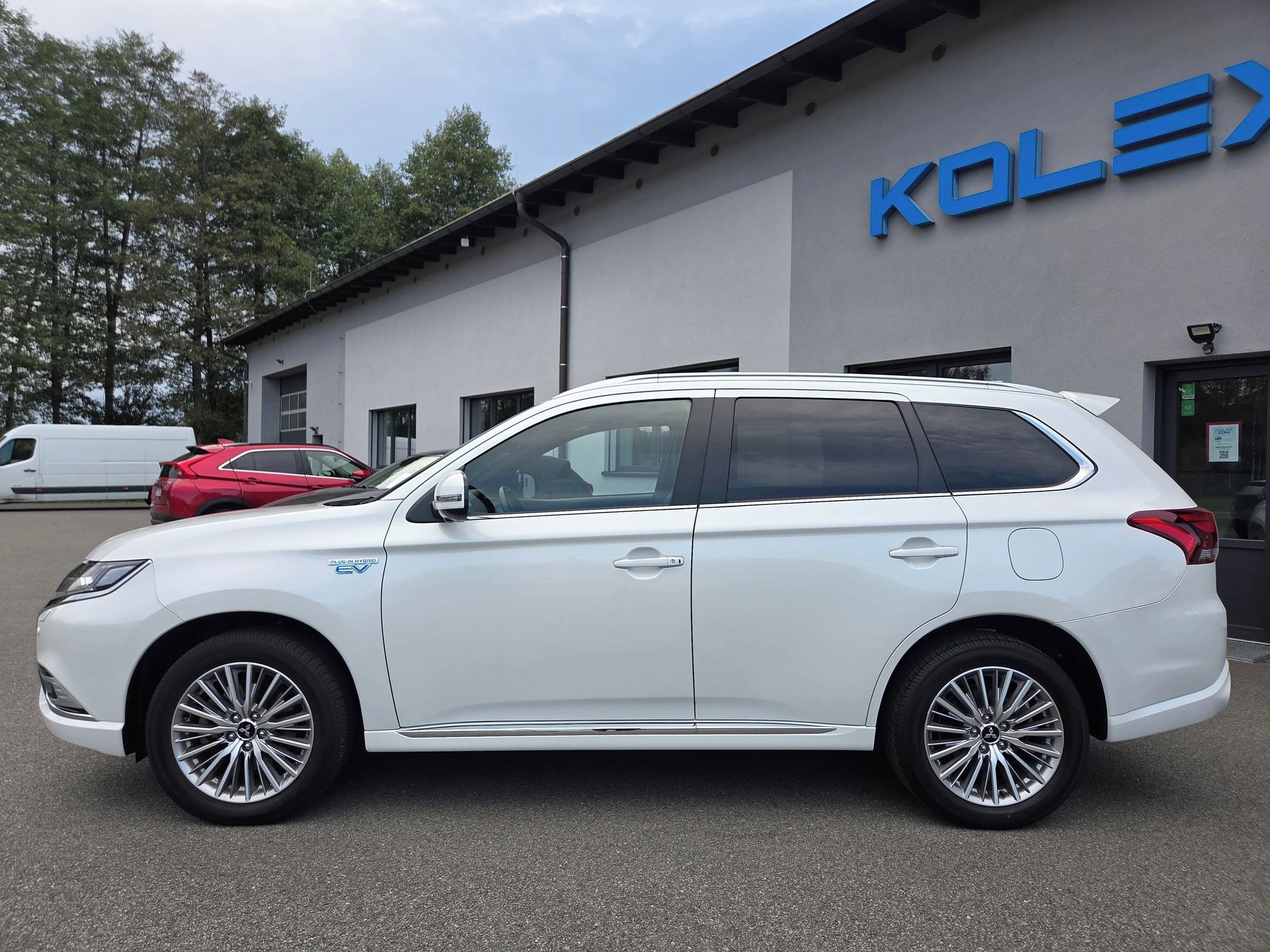 Mitsubishi Outlander, 2.4 PHEV 4x4 - fotka 2