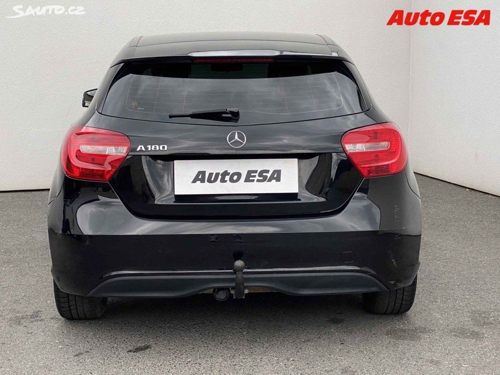 Mercedes-Benz Třídy A 1.6i A180,Navi,AC,tažné | Sauto.cz