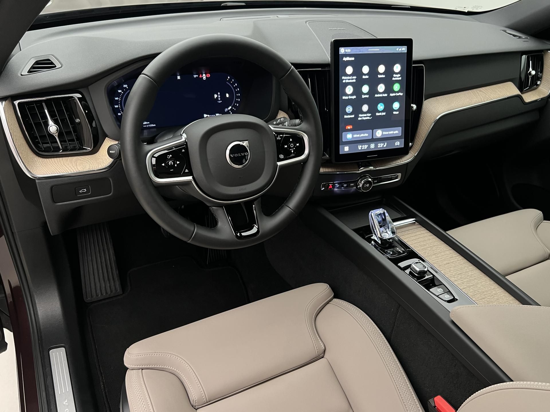 Volvo XC60, B5 AWD DARK PLUS RECHARGE CZ - fotka 4