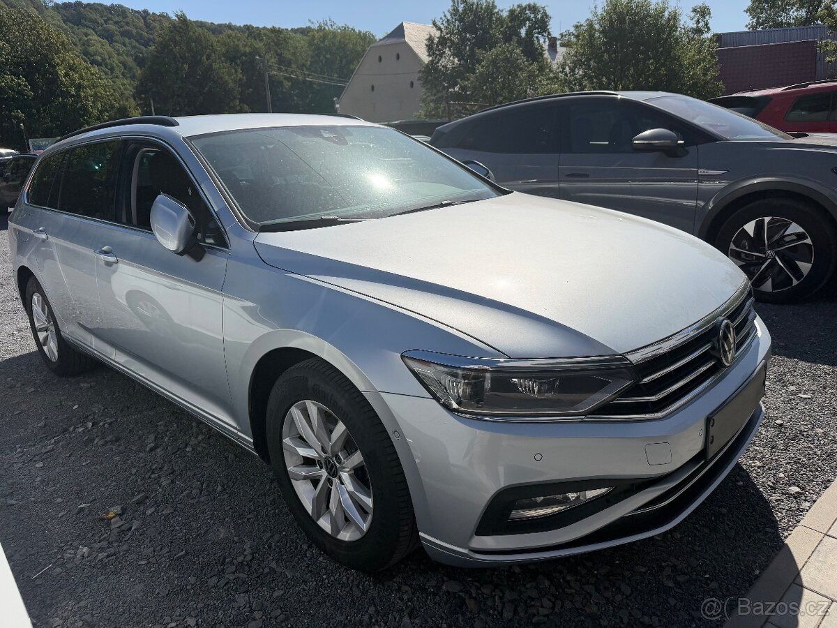 Volkswagen Passat, B8.5 2.0TDI 110KW cockpit MATR - fotka 2