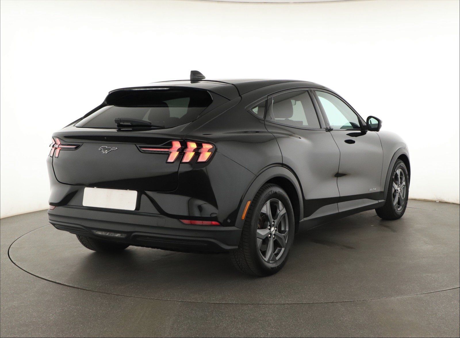 Ford Mustang Mach-E, Standard Range RWD, SoH 94% - fotka 5