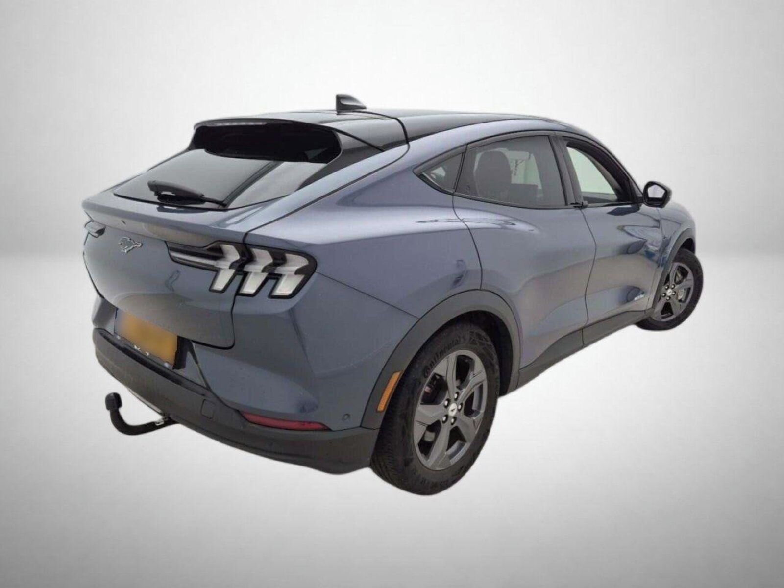 Ford Mustang Mach-E, Standard Range AWD, SoH 95% - fotka 2