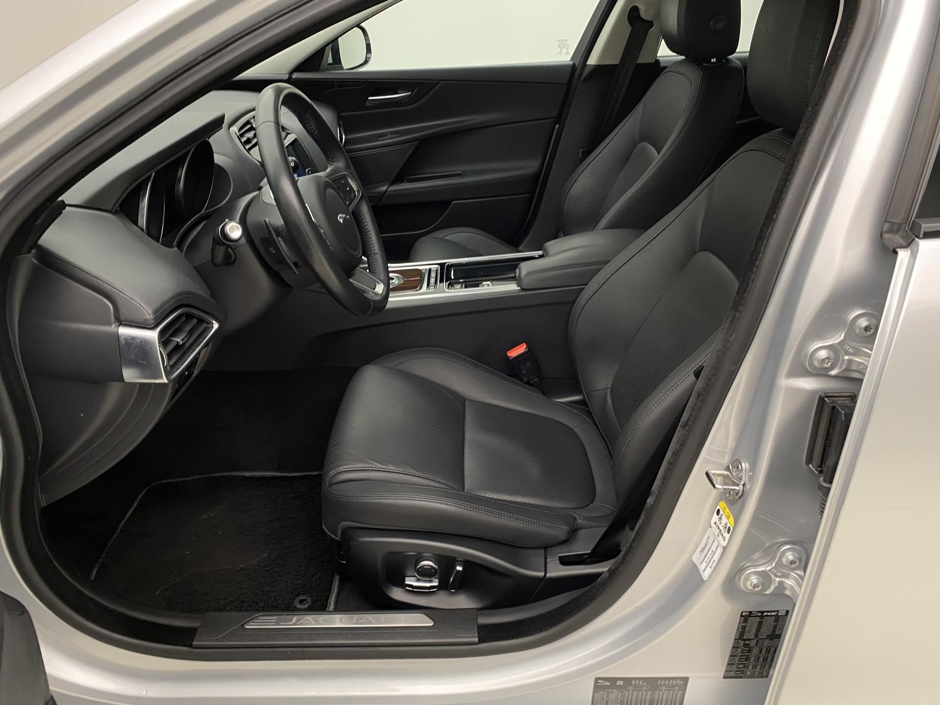 Jaguar XE, 30t 221kW AWD AUT CZ - fotka 3