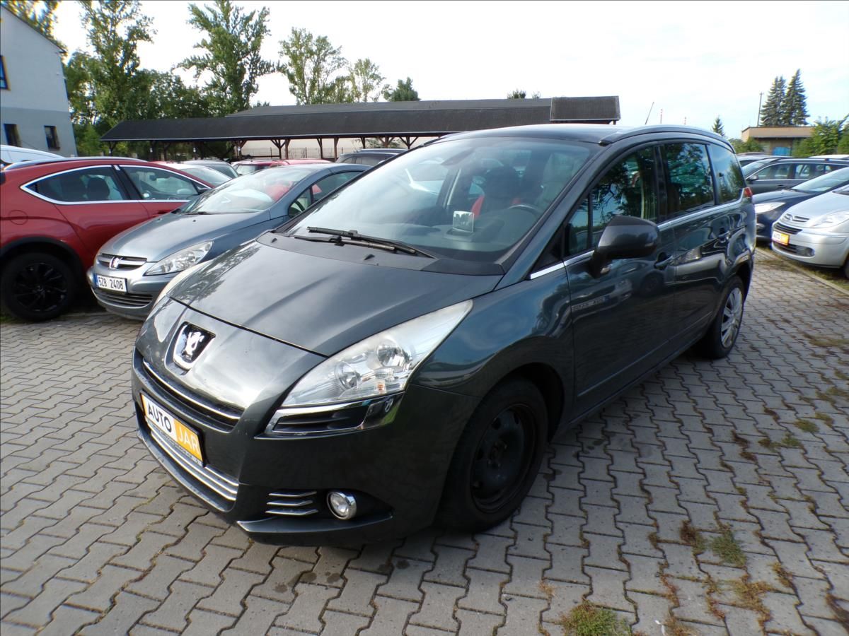 Peugeot 5008, 1,6 TURBO  PANORAMA,TAŽNÉ ZAŘÍ - fotka 2