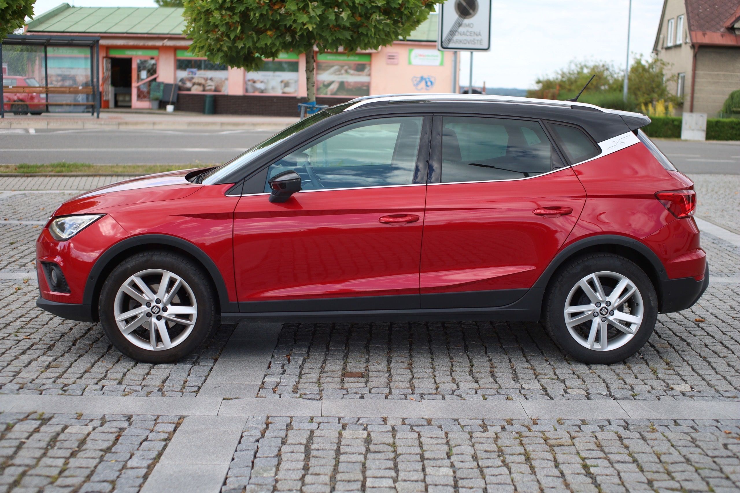 Seat Arona, FR 1.0 TGI, super stav - fotka 2