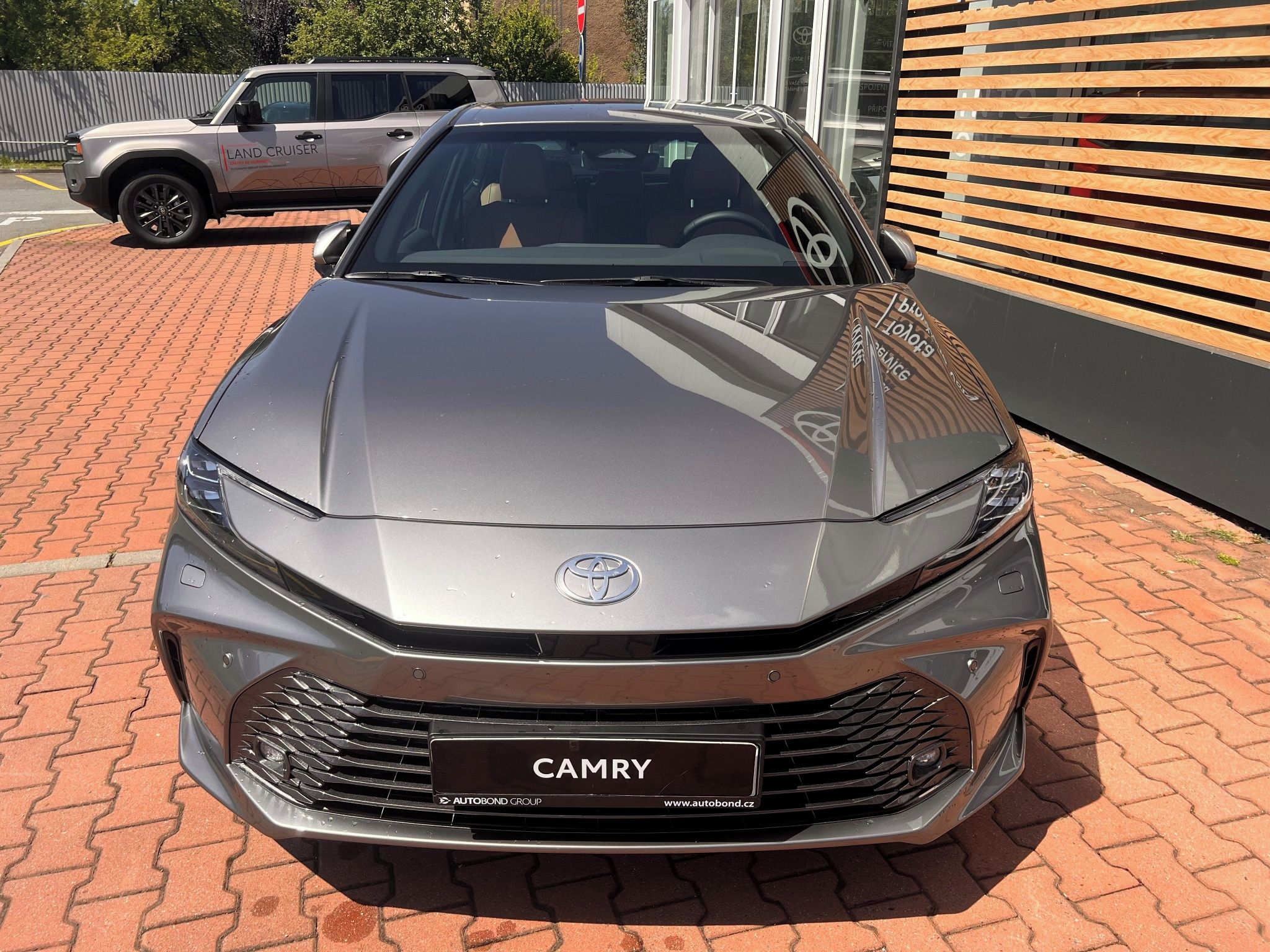 Toyota Camry, TOYOTA CAMRY 2,5l HEV - fotka 2