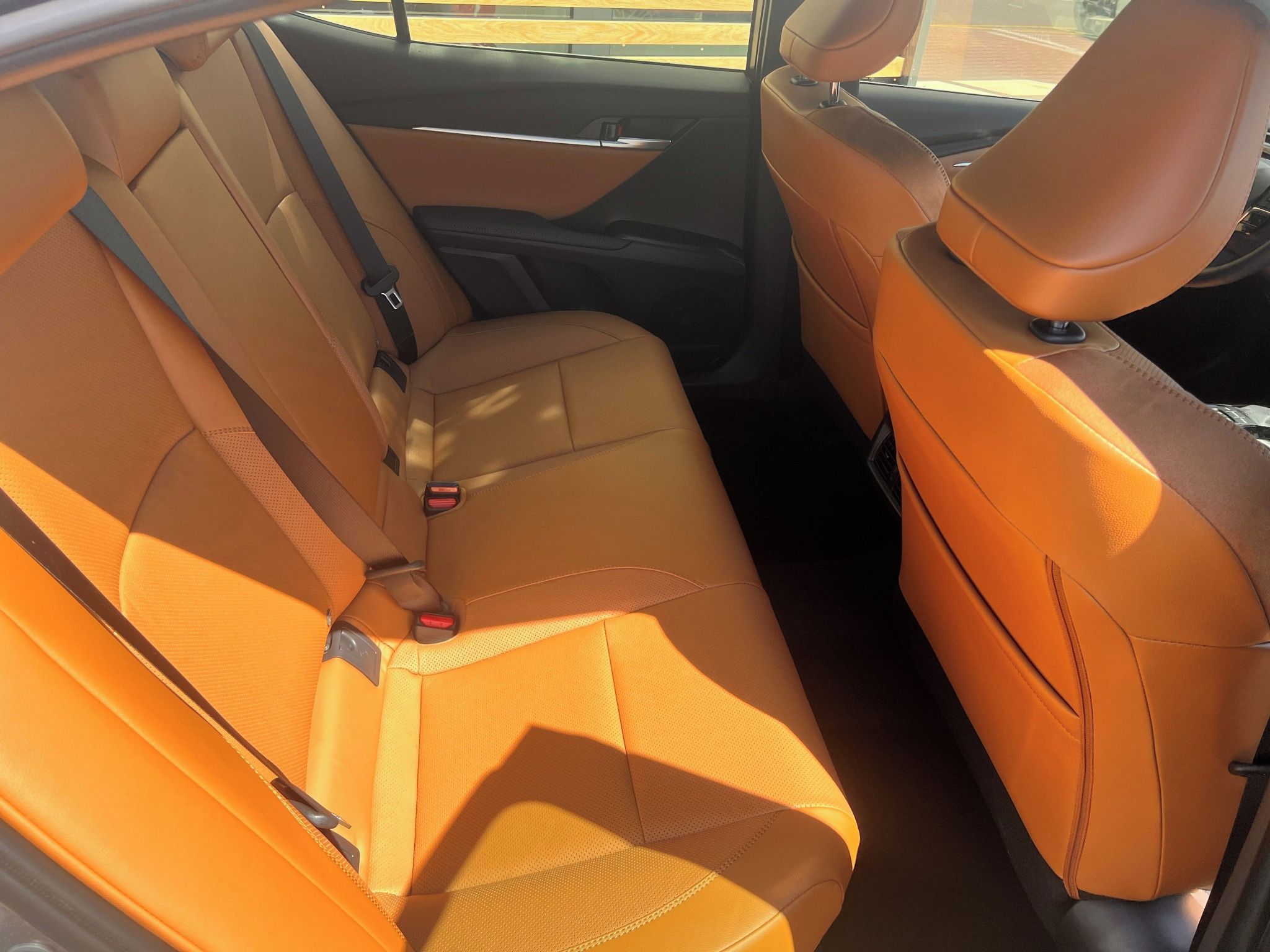 Toyota Camry, TOYOTA CAMRY 2,5l HEV - fotka 5