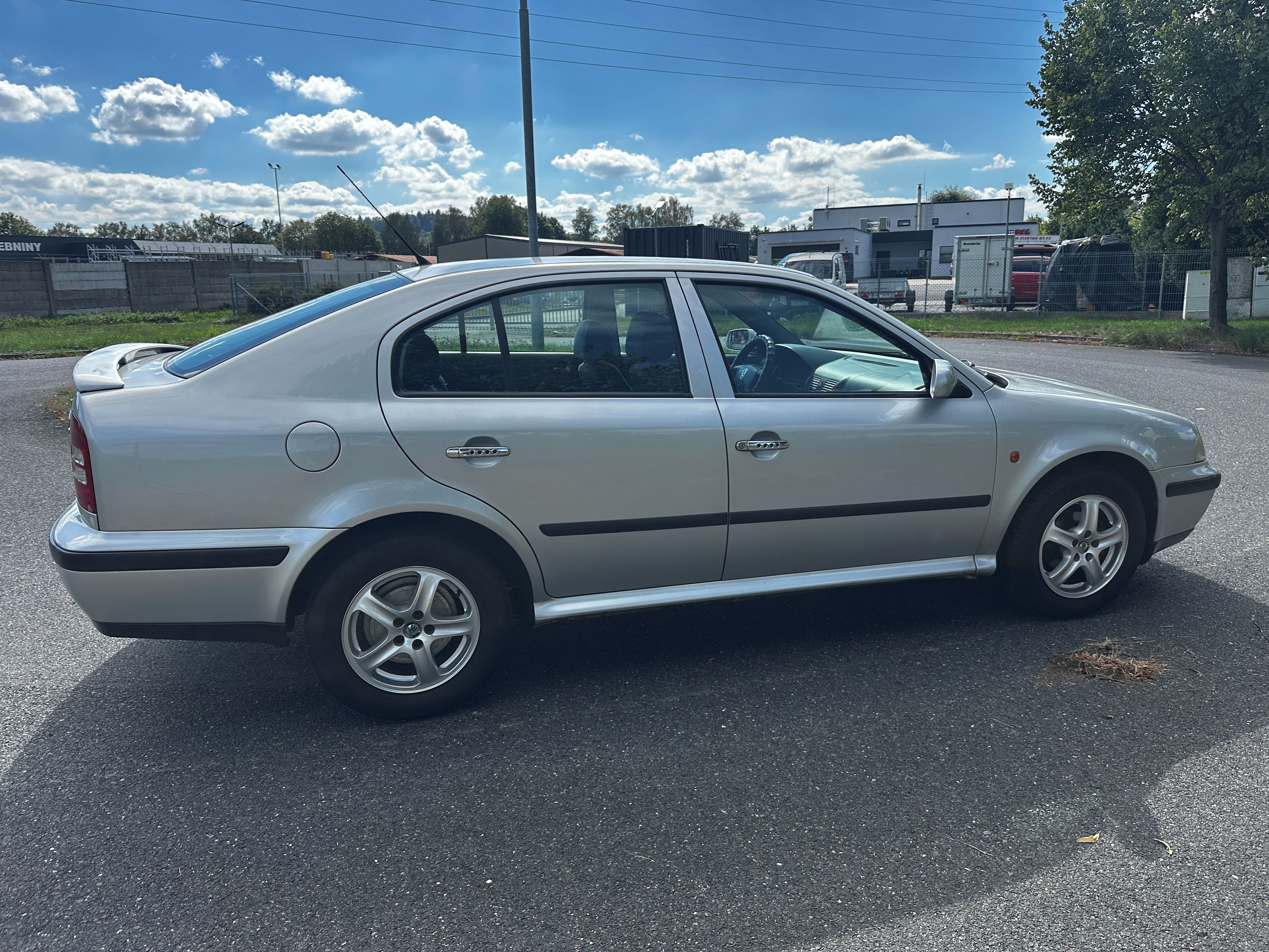Škoda Octavia, 1.6 MPi - fotka 6