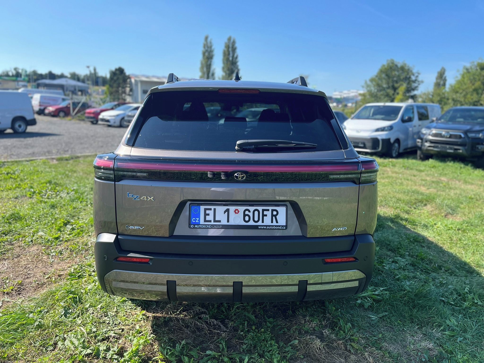 Toyota bZ4X, 380K BEV 74,7 kWh Executive - fotka 6