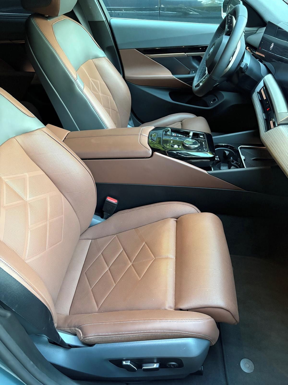 BMW Řada 5, 520d xDrive Touring - fotka 5