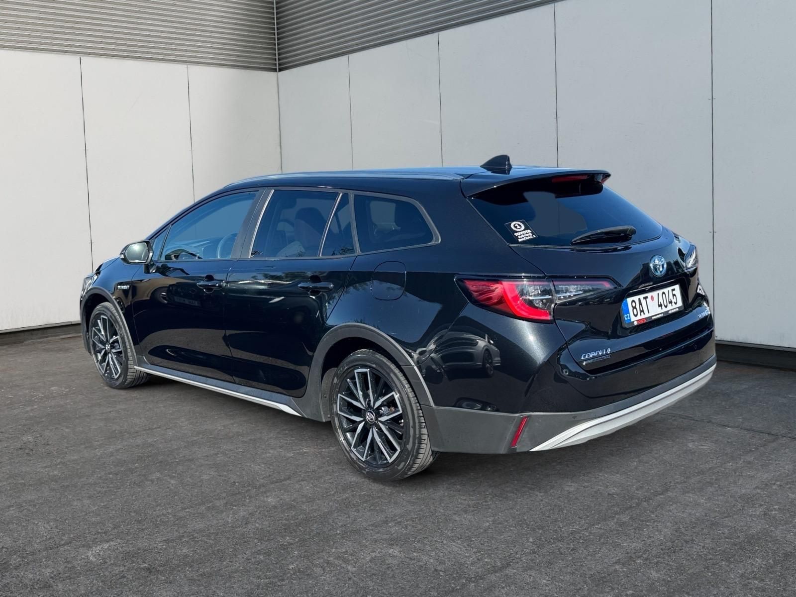 Toyota Corolla, TREK 1.8HYBRID 72kW CZ DPH - fotka 4