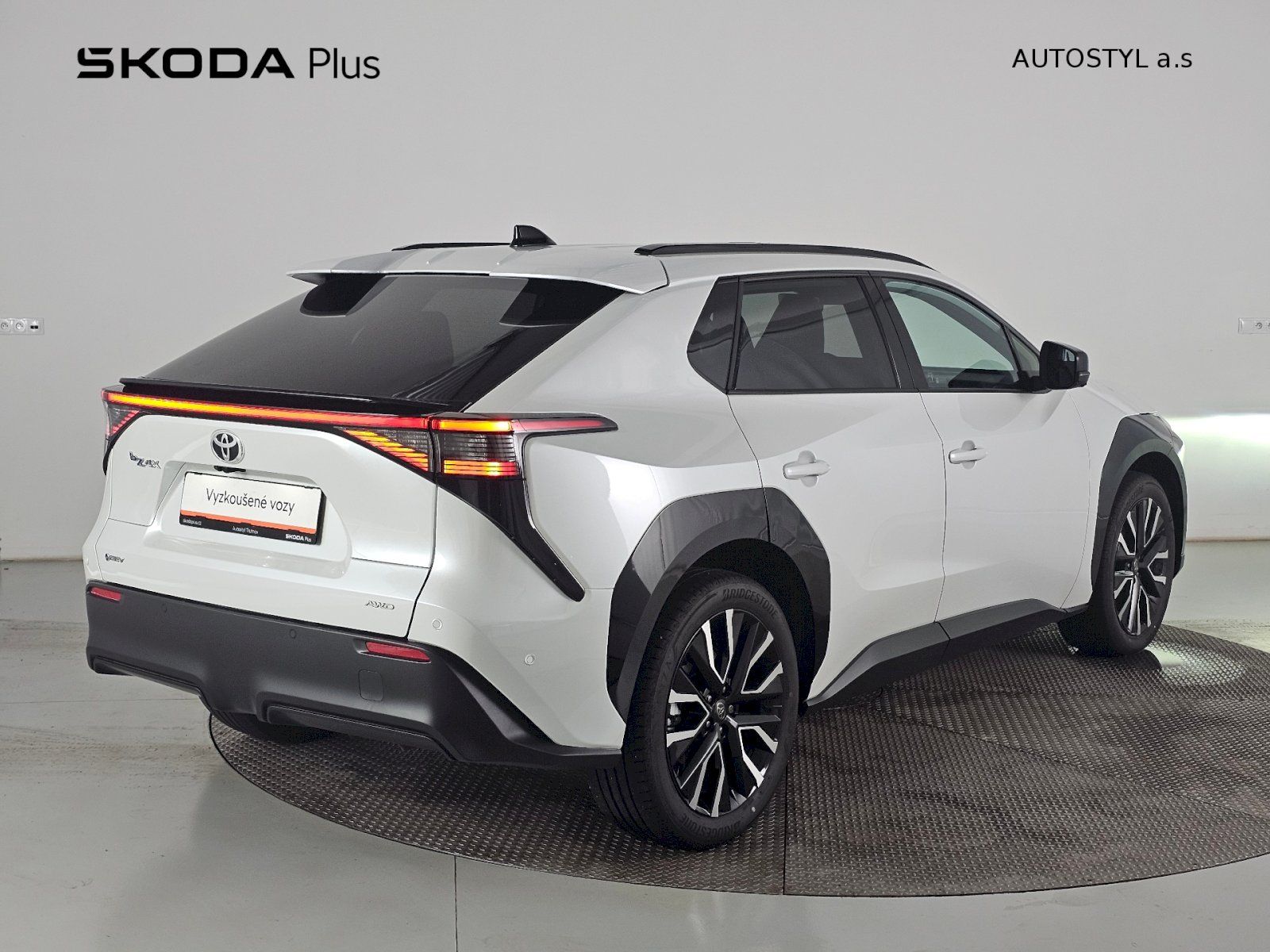 Toyota bZ4X, FACELIFT AWD 343k EXECUTIVE - fotka 2