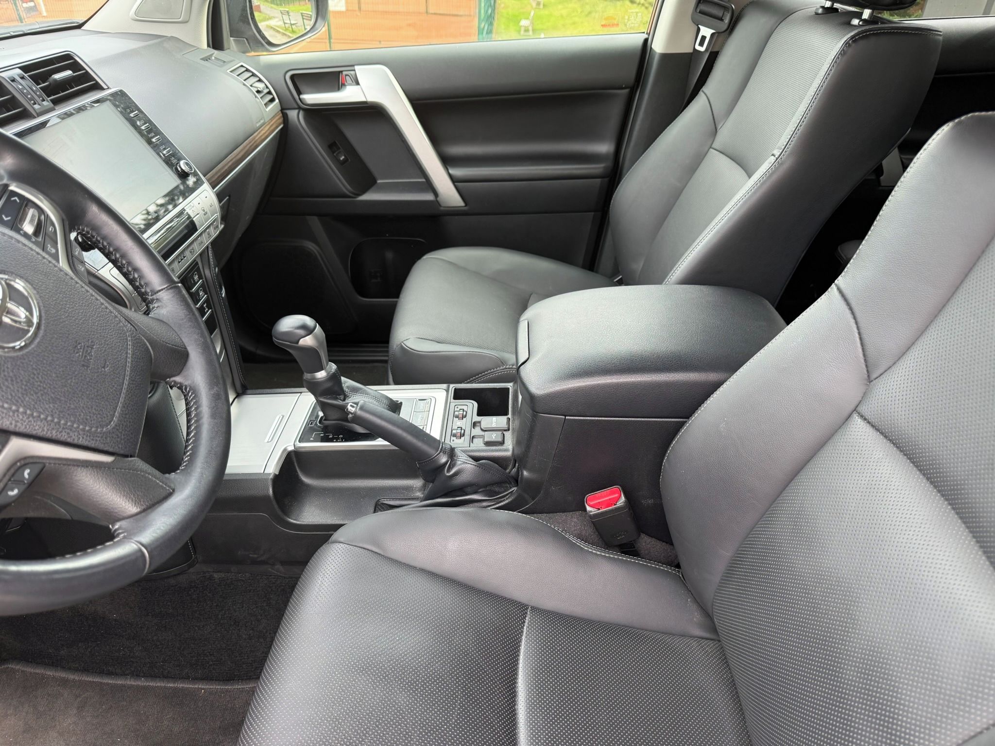 Toyota Land Cruiser, 2.8 D-4D 150 kW 4x4 Invincible - fotka 4