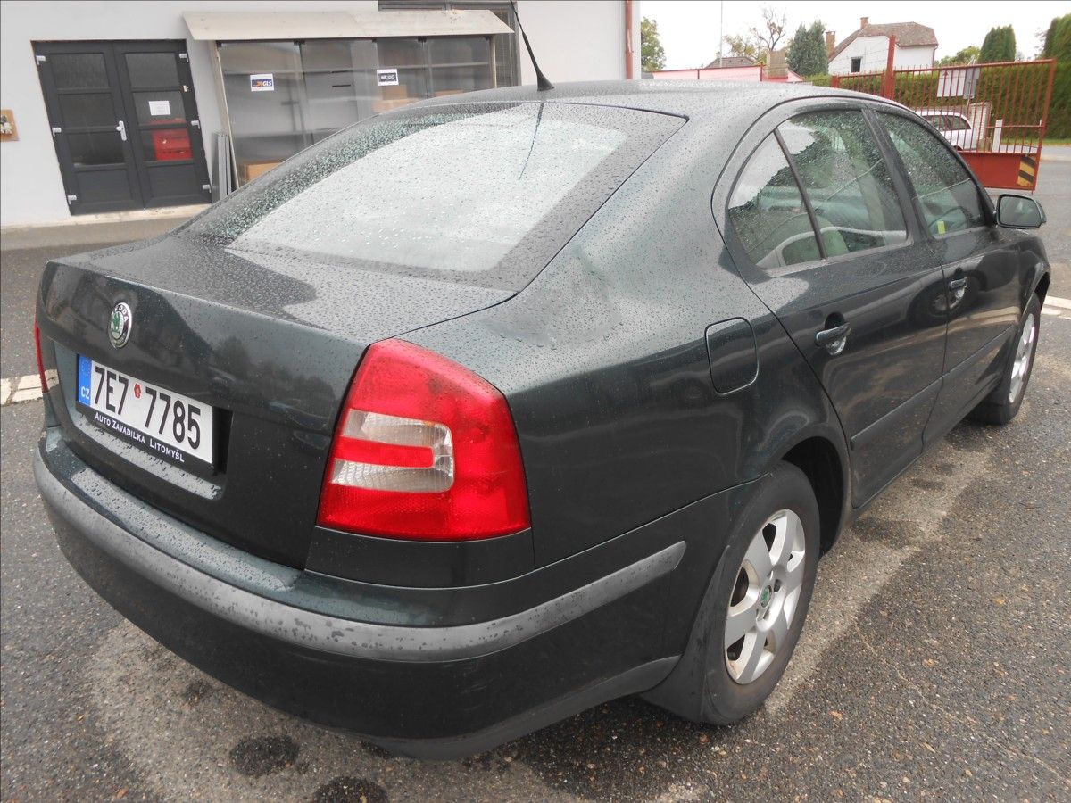 Škoda Octavia, 1,6 MPi 75Kw Elegance - fotka 6
