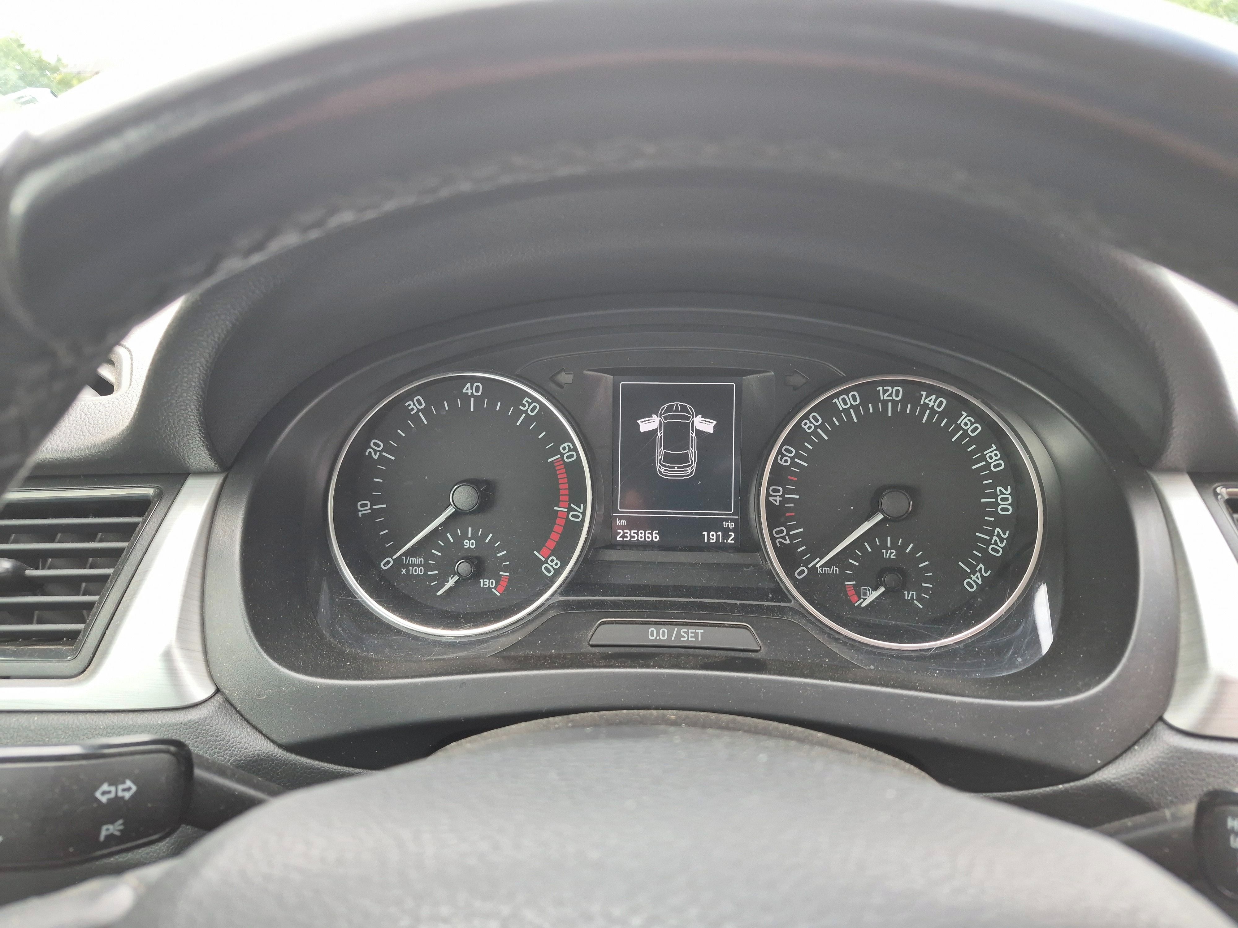 Škoda Rapid, Rapid 1,2 TSI, havarovaný - fotka 3
