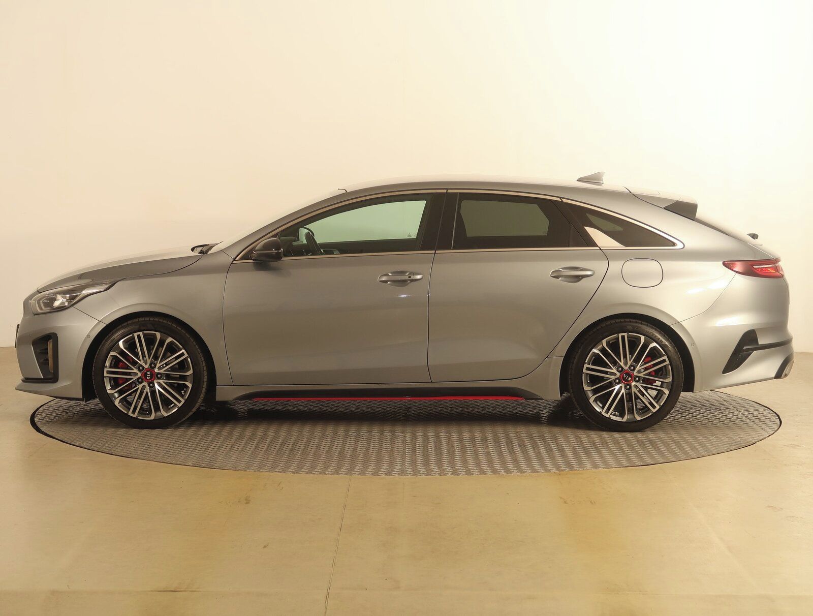 Kia ProCeed, GT 1.6 T-GDI, Automat - fotka 3