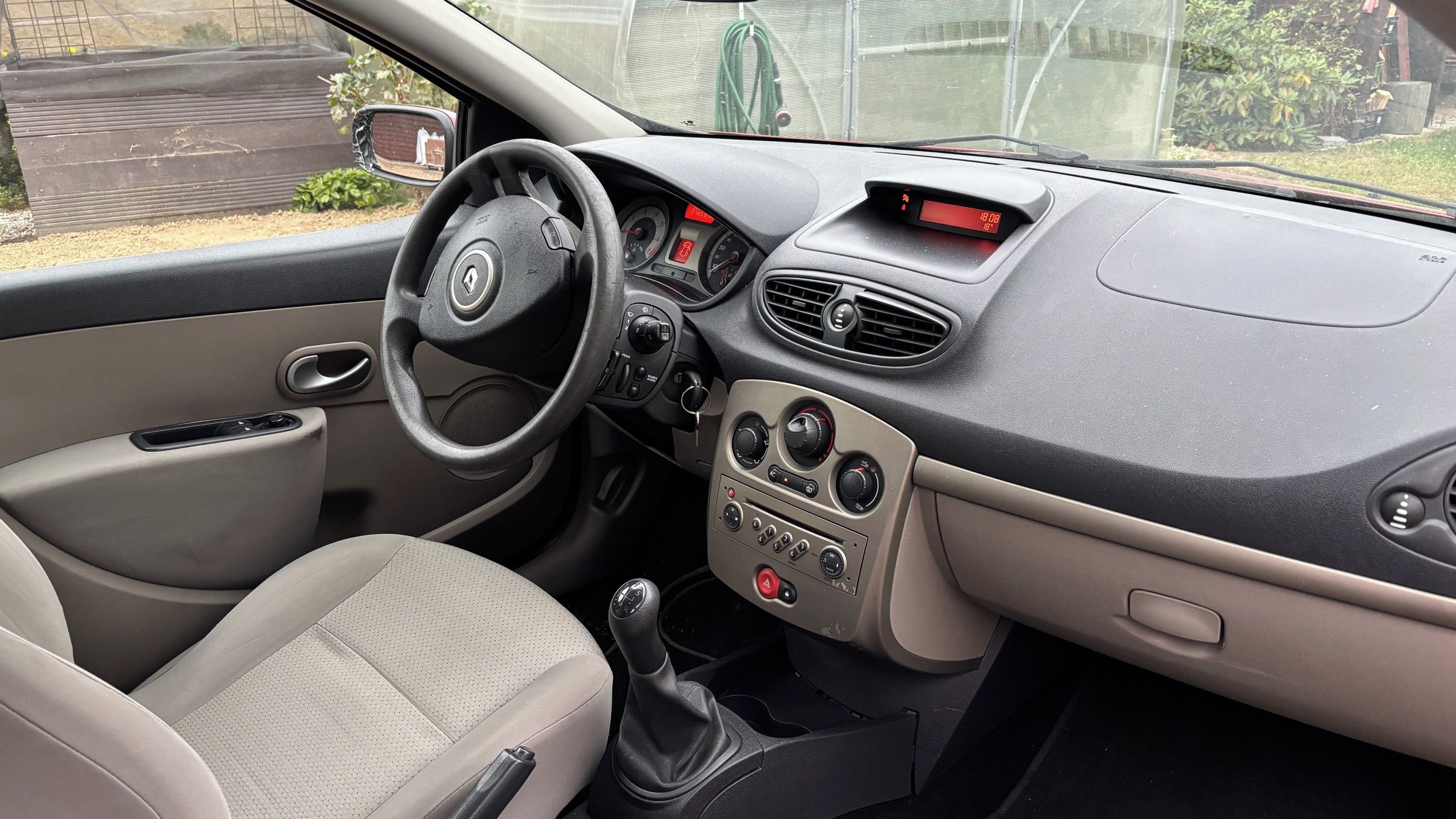 Renault Clio, 1,2 benzín - fotka 3