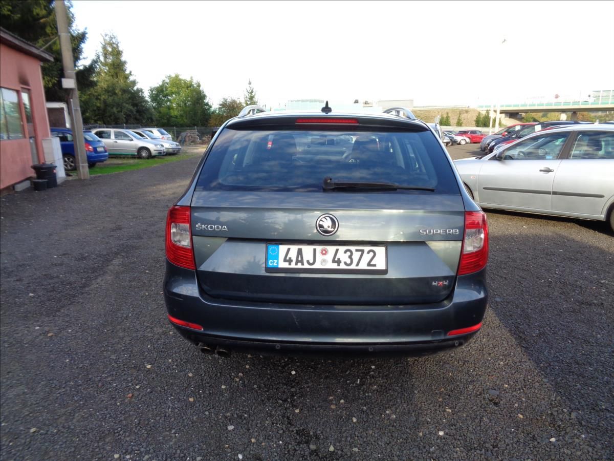 Škoda Superb, 2,0 - fotka 6