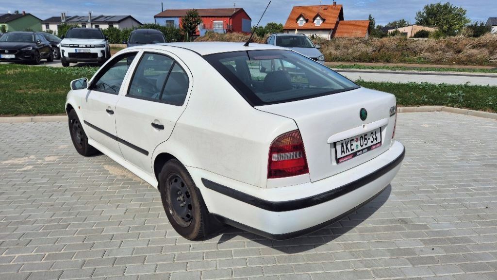 Škoda Octavia, Škoda Octavia 1.6 74kw - fotka 4