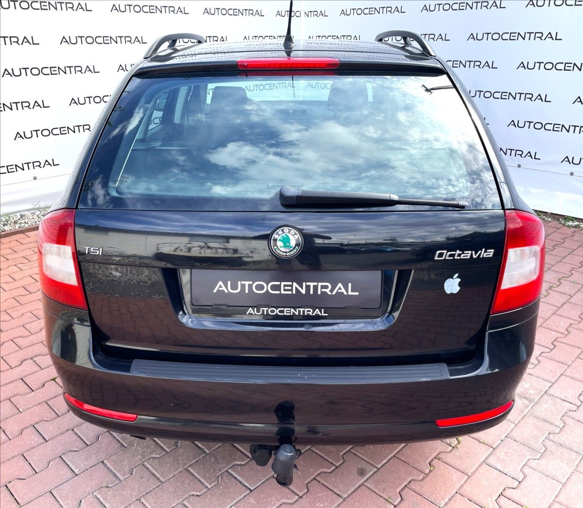 Škoda Octavia, 1,4 TSi,90kW,serv.kn. - fotka 5