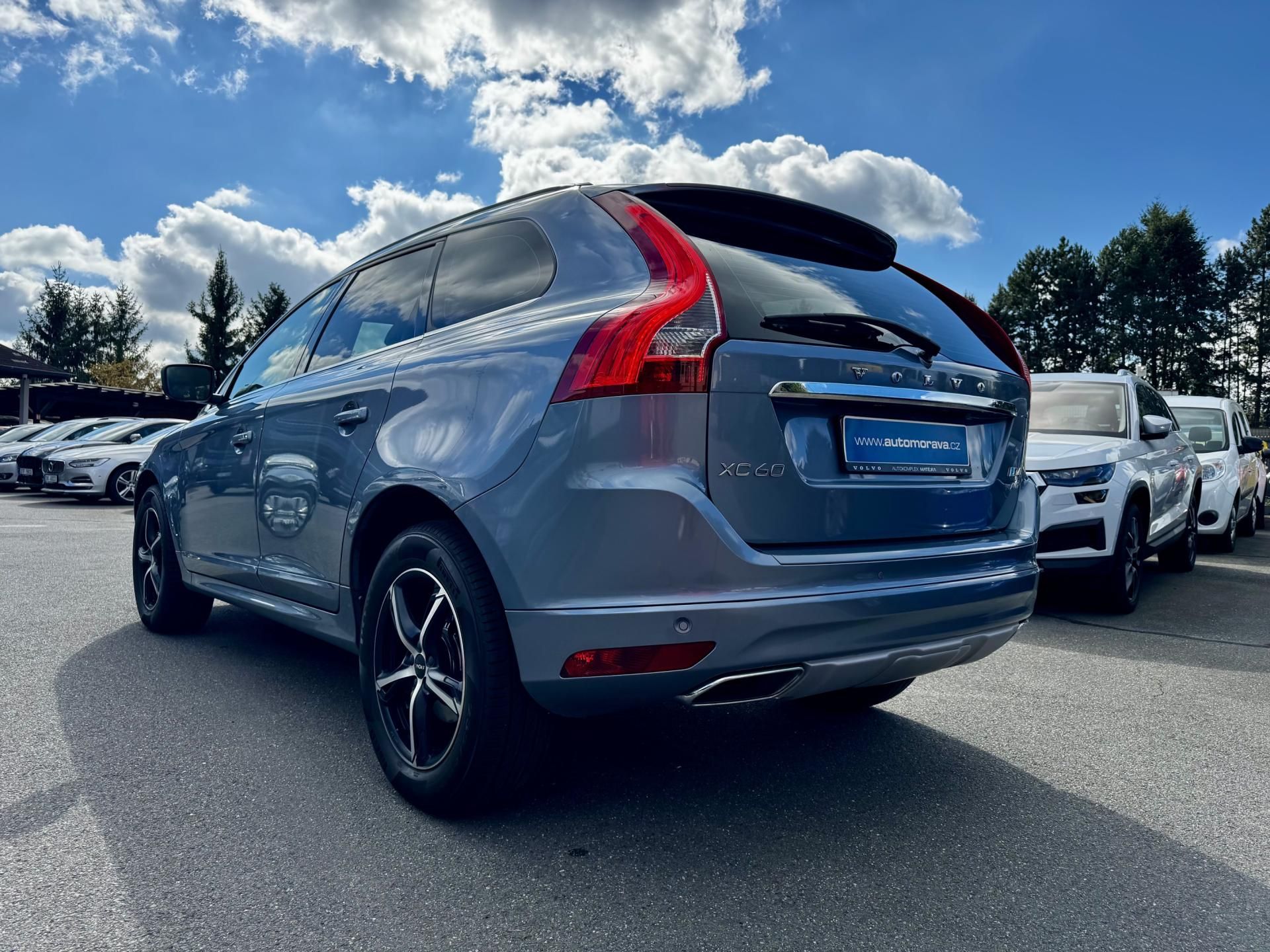 Volvo XC60, Luxury edition D4 AWD - CZ - fotka 5