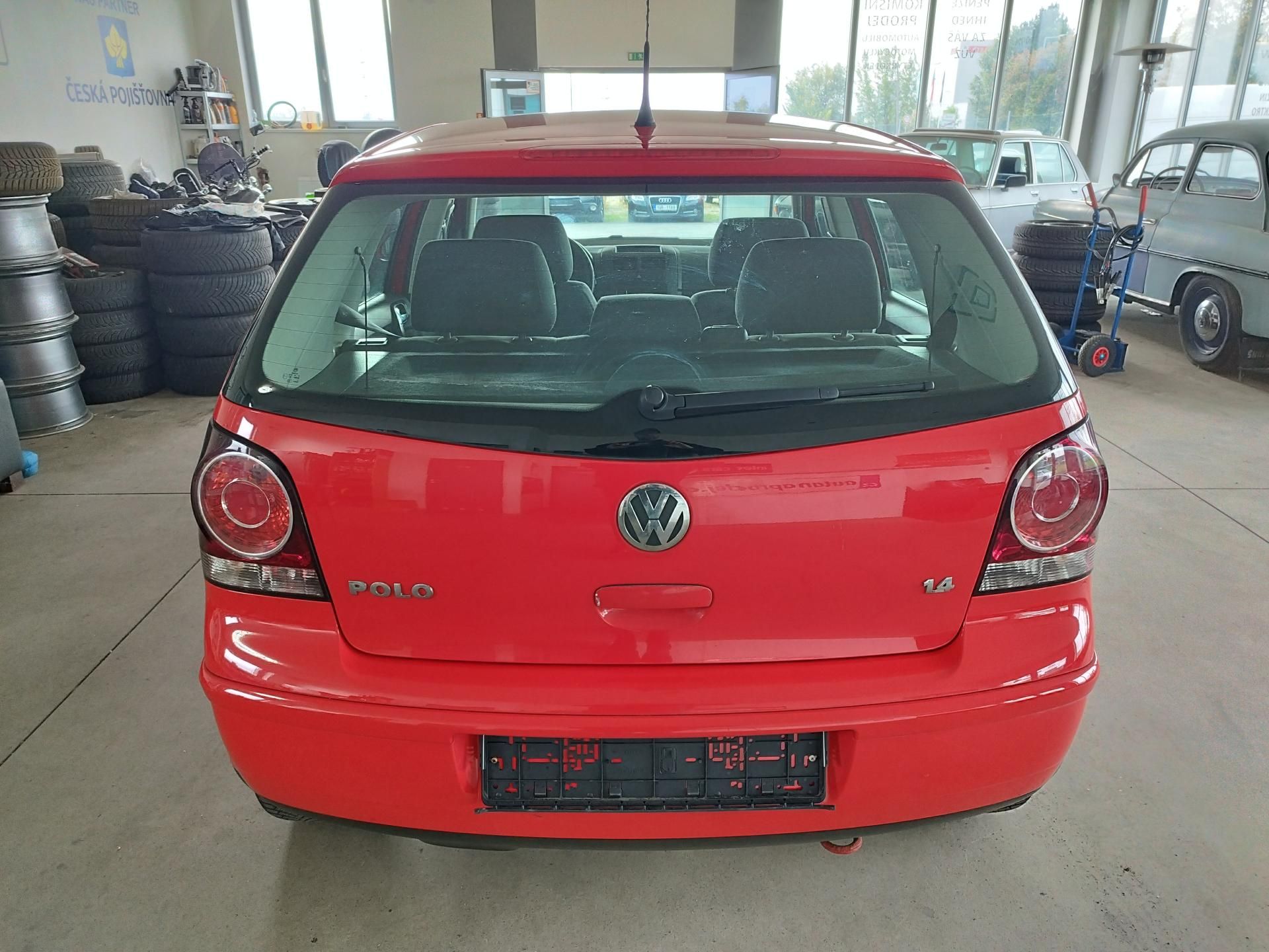 Volkswagen Polo, 1,4i 59KW KLIMA CD EL.VÝ. SER. - fotka 6