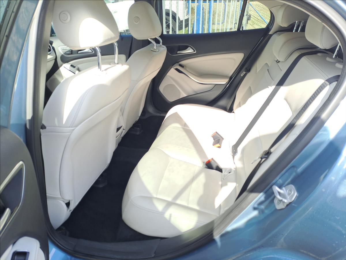 Mercedes-Benz GLA, 250 4MATIC AUTOMAT - fotka 6