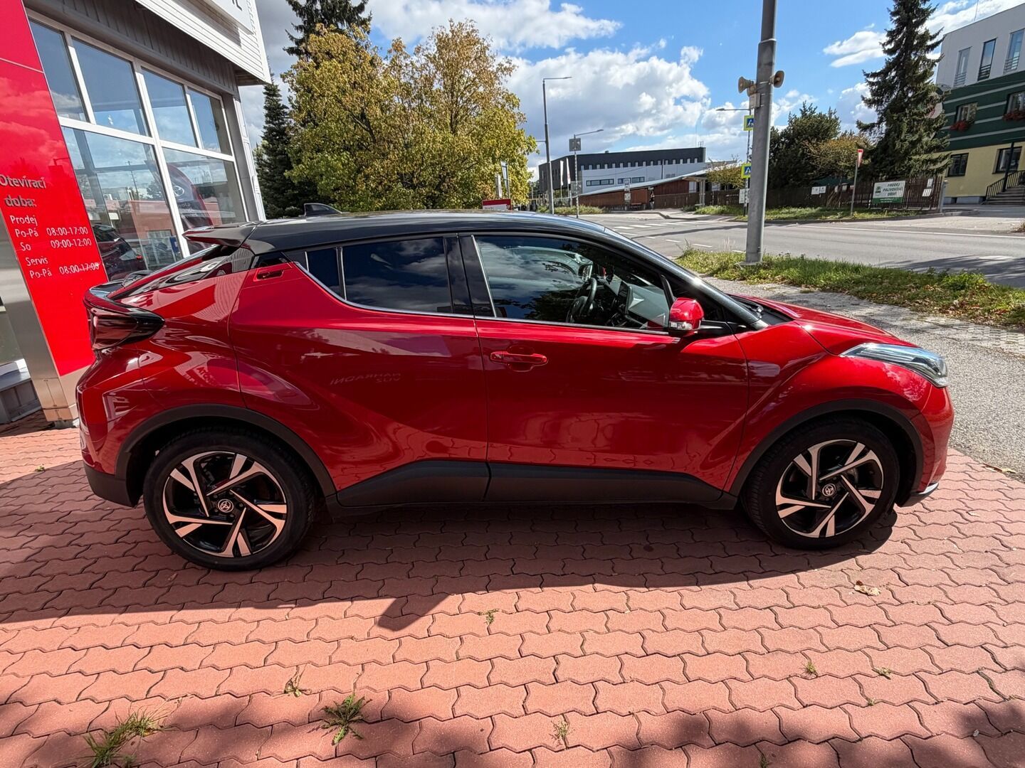 Toyota C-HR, 1.8 hybrid e-CVT Style, tažné - fotka 4